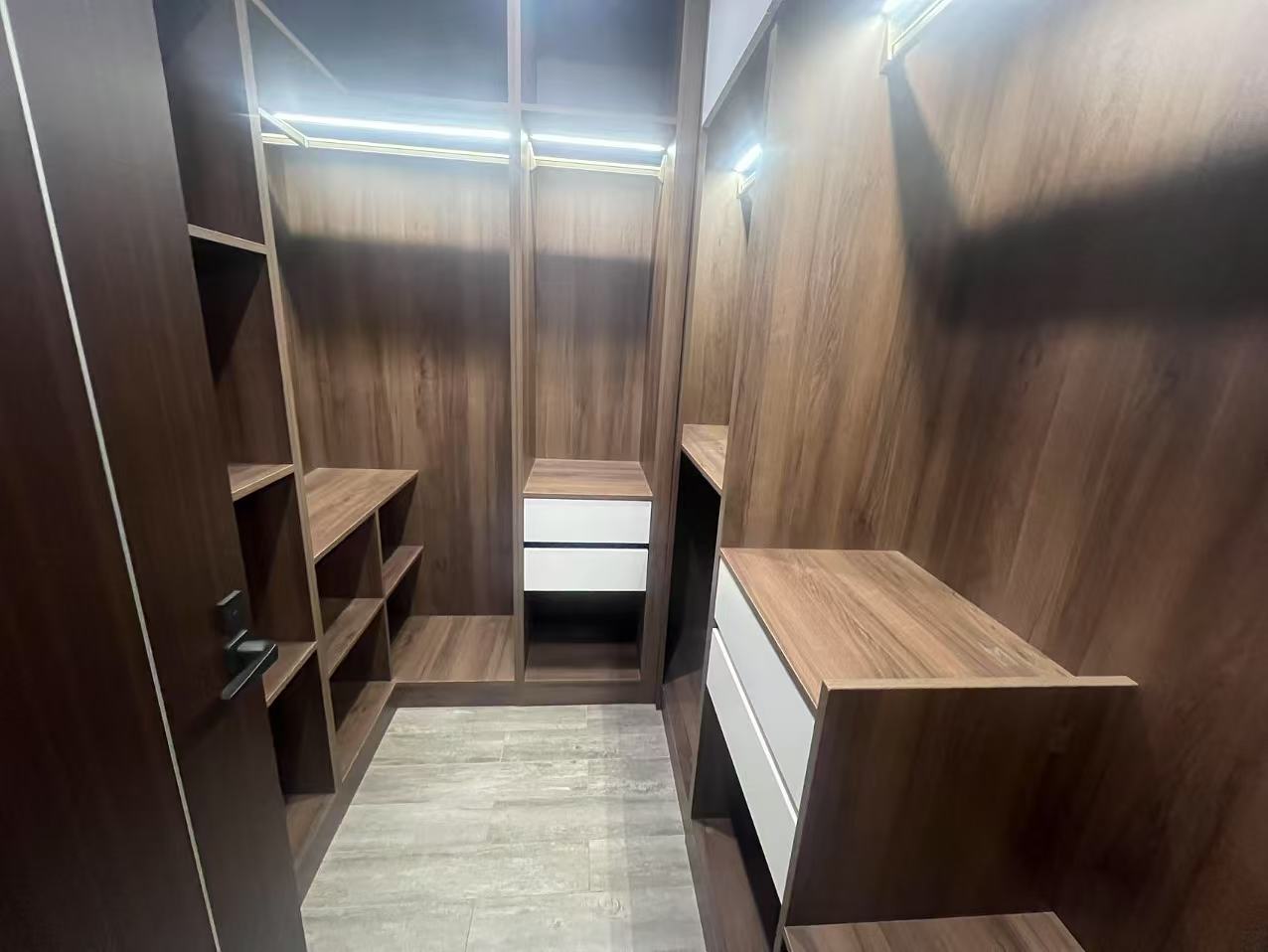 盛和九里香堤一期 6室2厅4卫 322m&sup2;