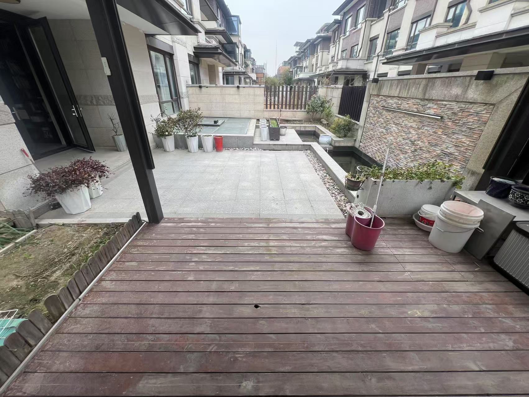 盛和九里香堤一期 6室2厅4卫 322m&sup2;