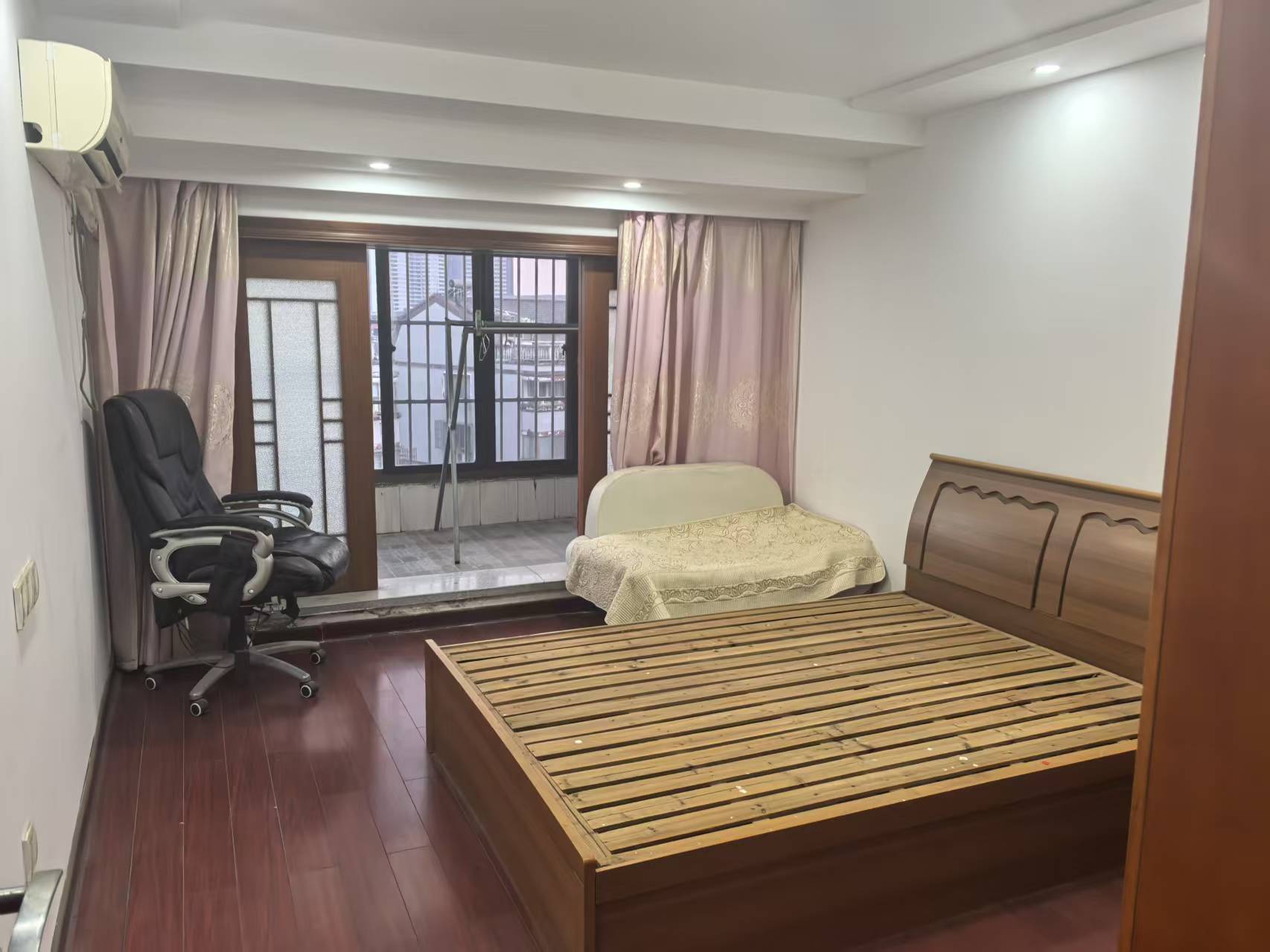 天都花苑 3室2厅2卫 138.5m&sup2;