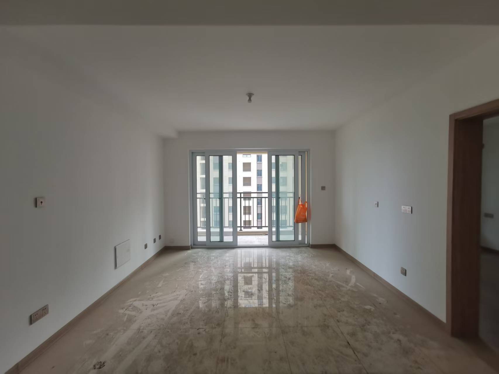 世茂九龙庭 3室2厅2卫 126m²