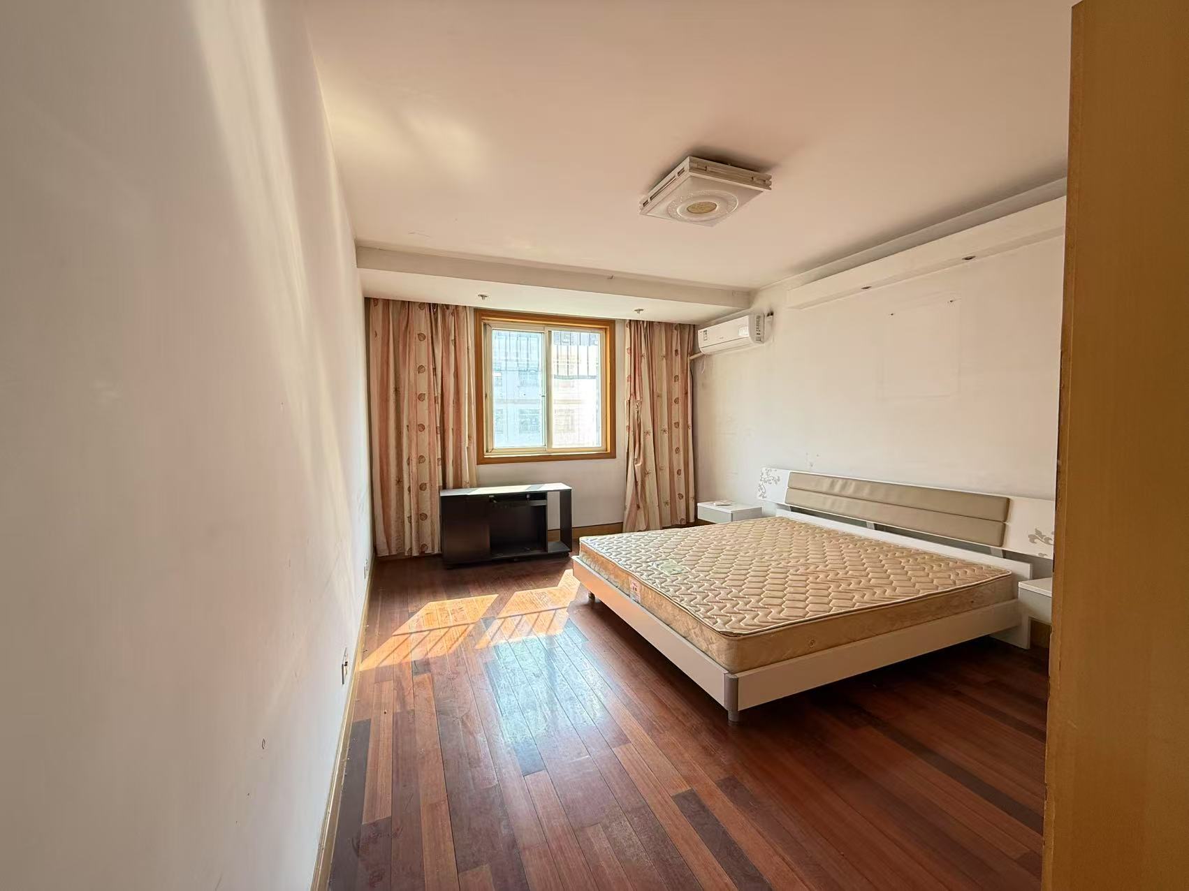 千禧园 3室2厅2卫 151.95m&sup2;