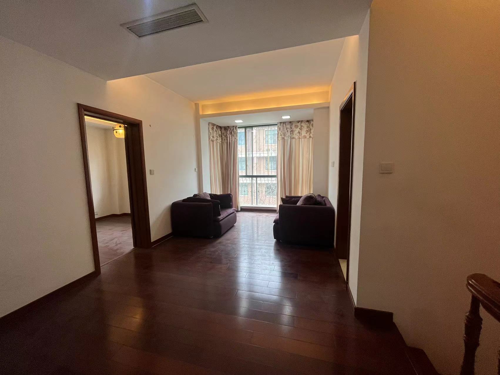 凤凰莱茵苑 3室3厅2卫 193.00m²