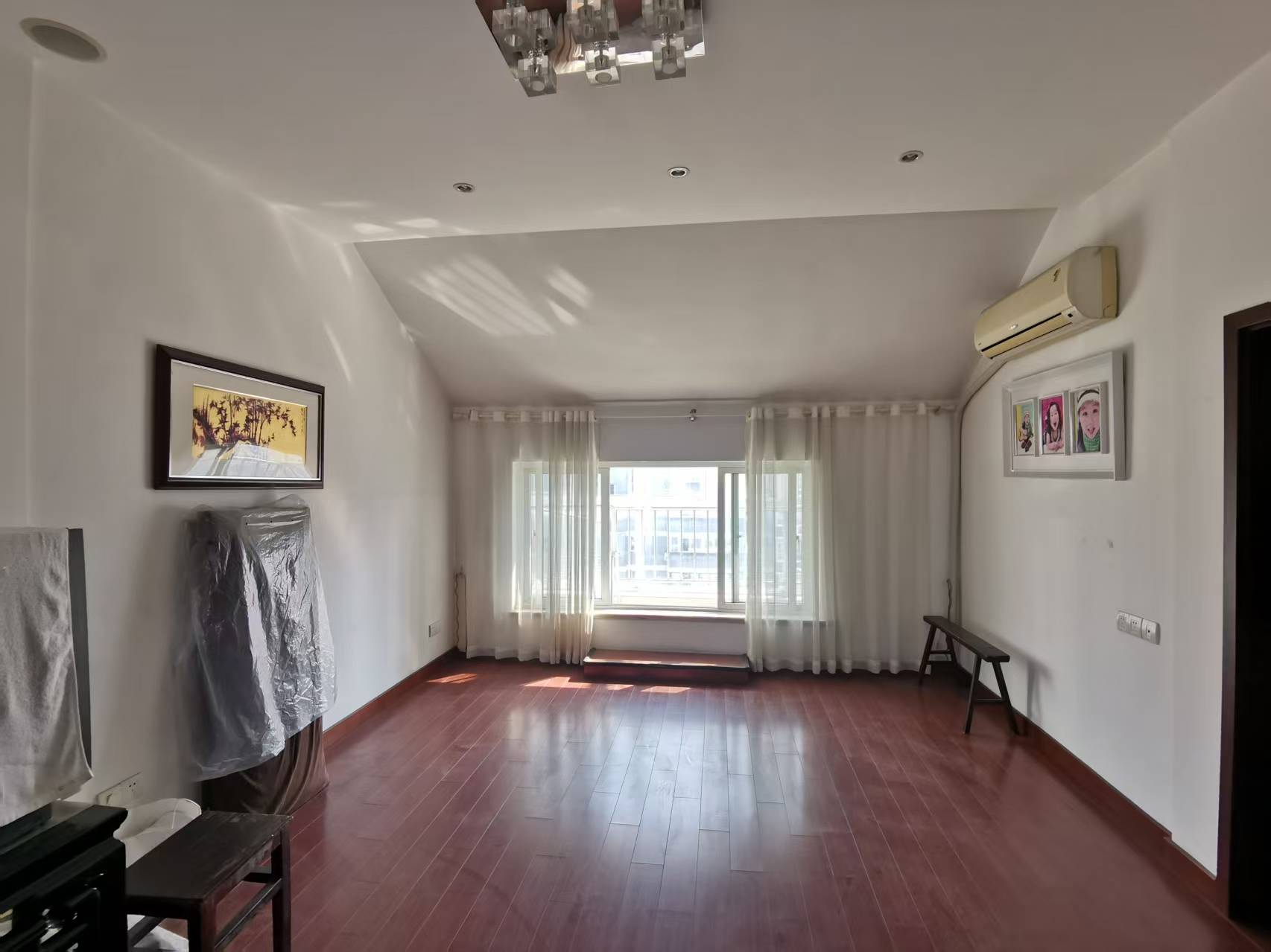 亚太苑 5室2厅2卫 205m²