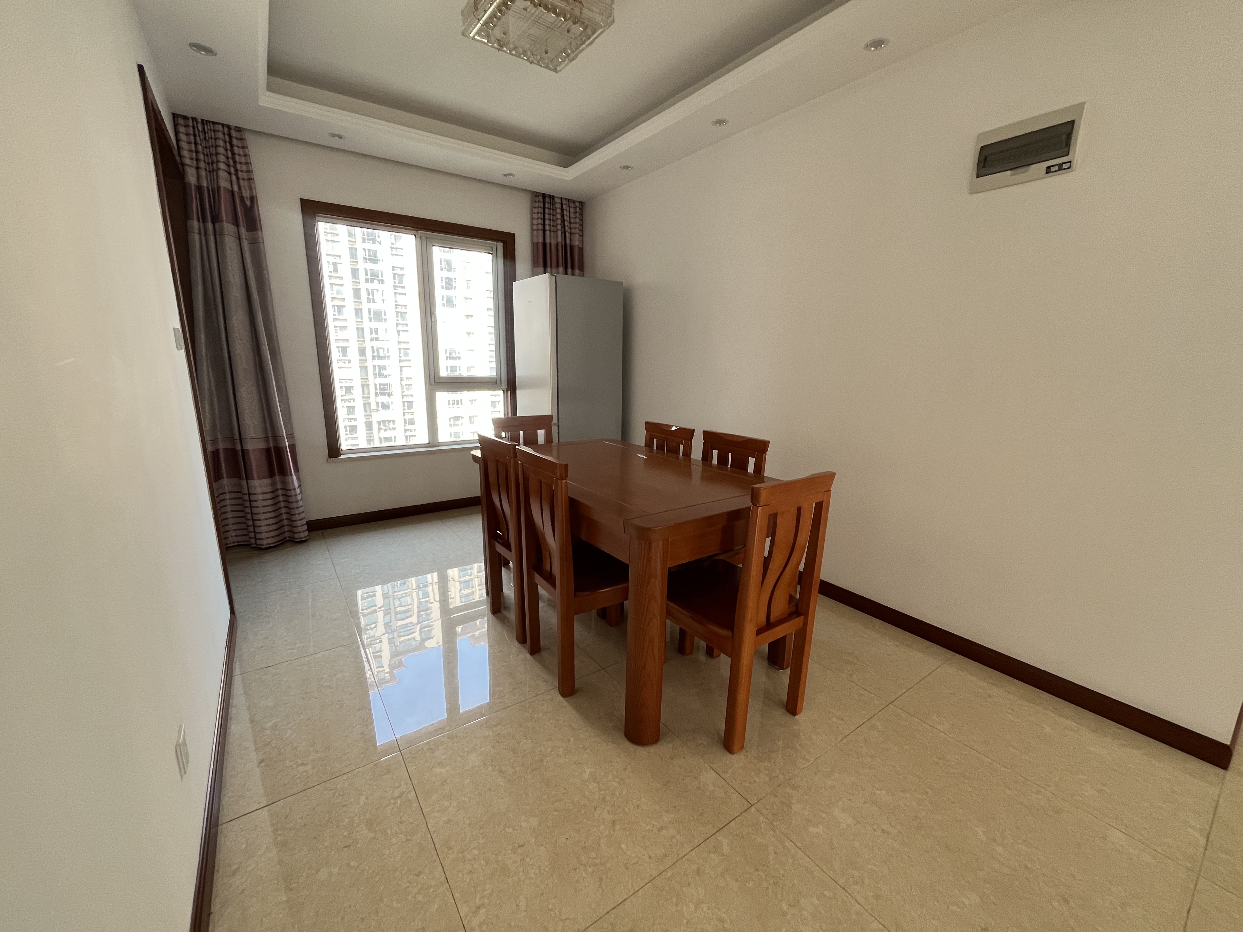 中南世纪花城二期 3室2厅2卫 142m²