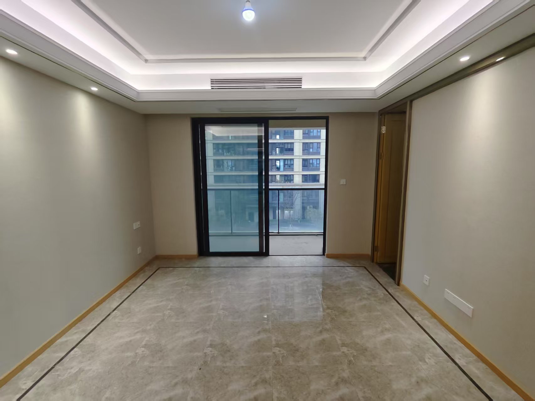 绿城沁园 4室2厅2卫 143m&sup2;