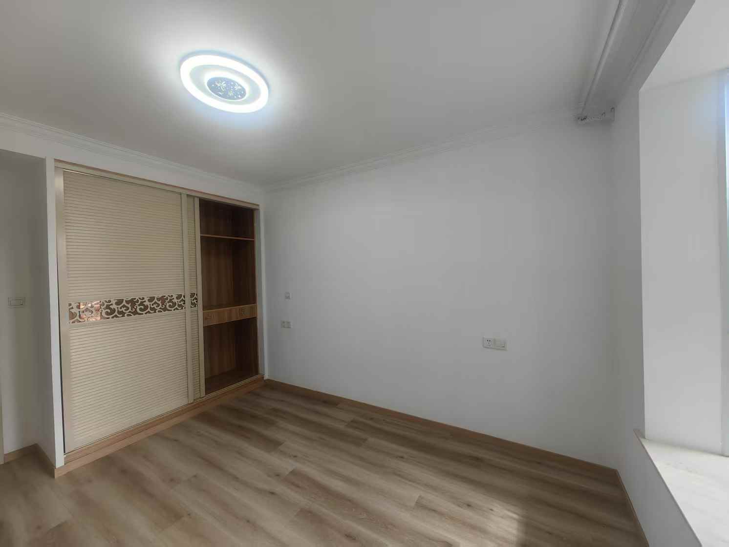 景河苑 2室1厅1卫 88m&sup2;