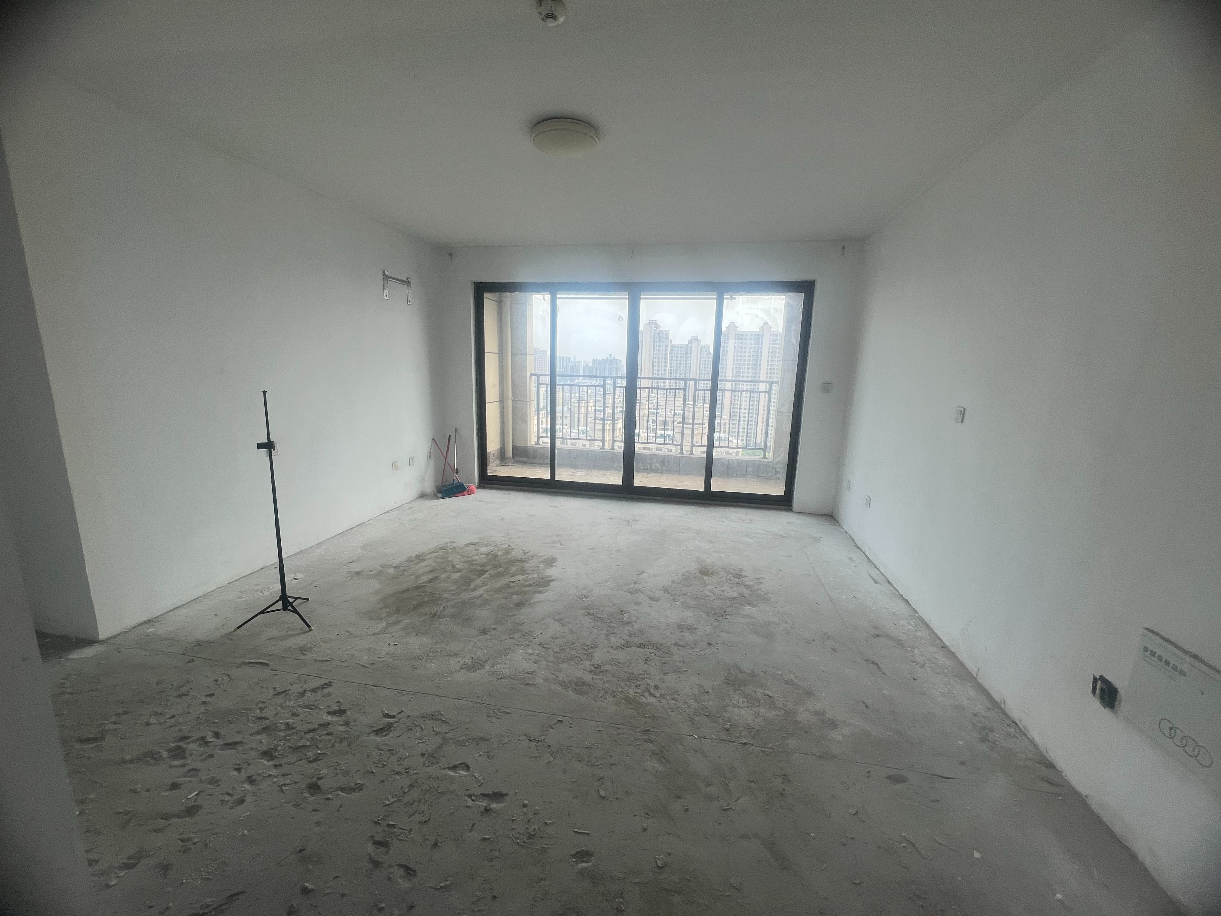 皇家花园北区 4室2厅2卫 141.17m²