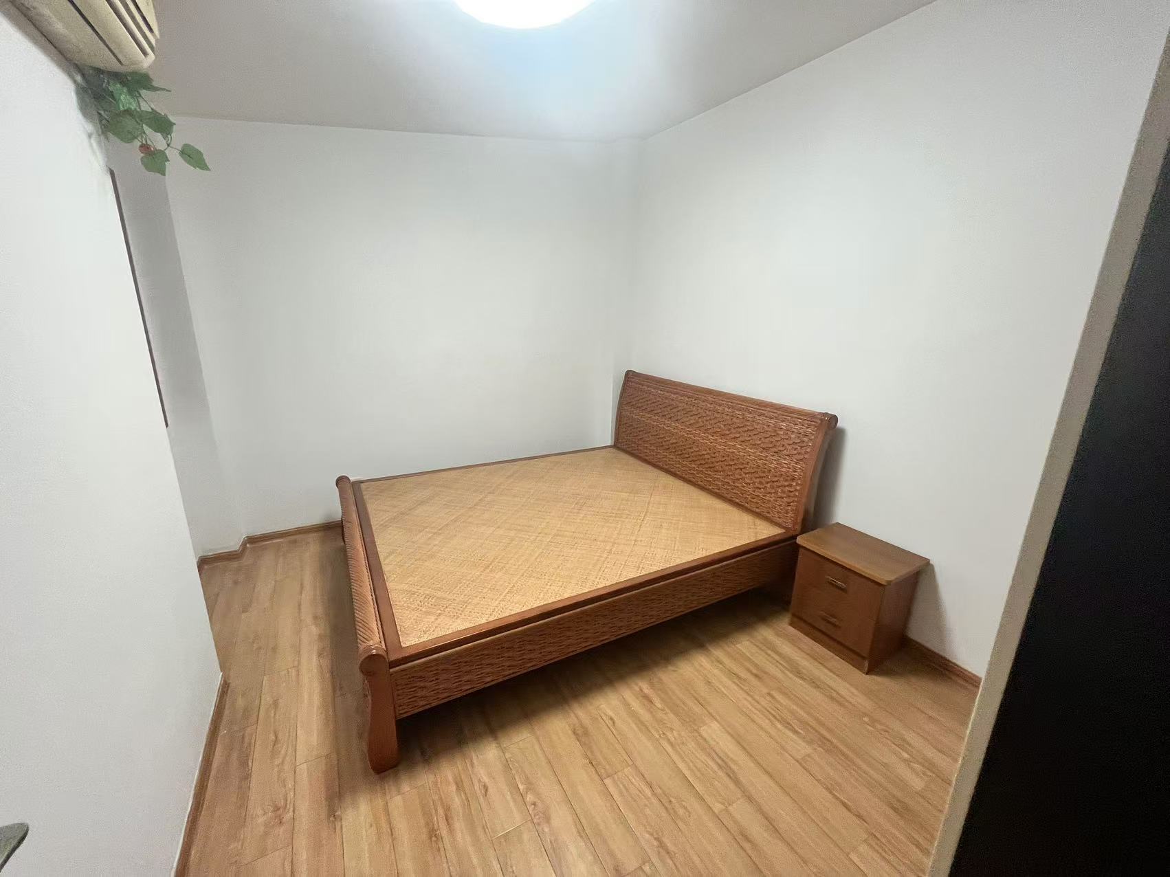 紫阳新城 4室2厅2卫 153m&sup2;