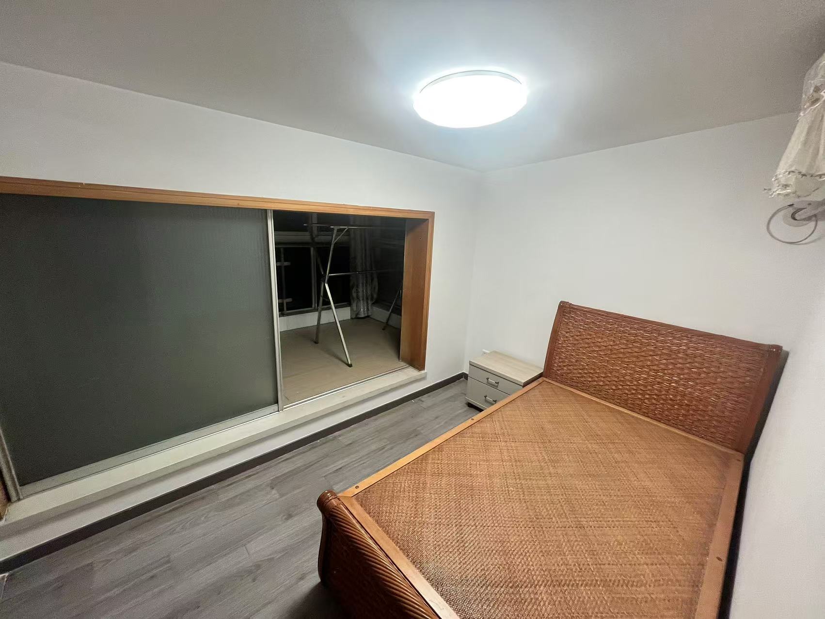 紫阳新城 4室2厅2卫 153m&sup2;