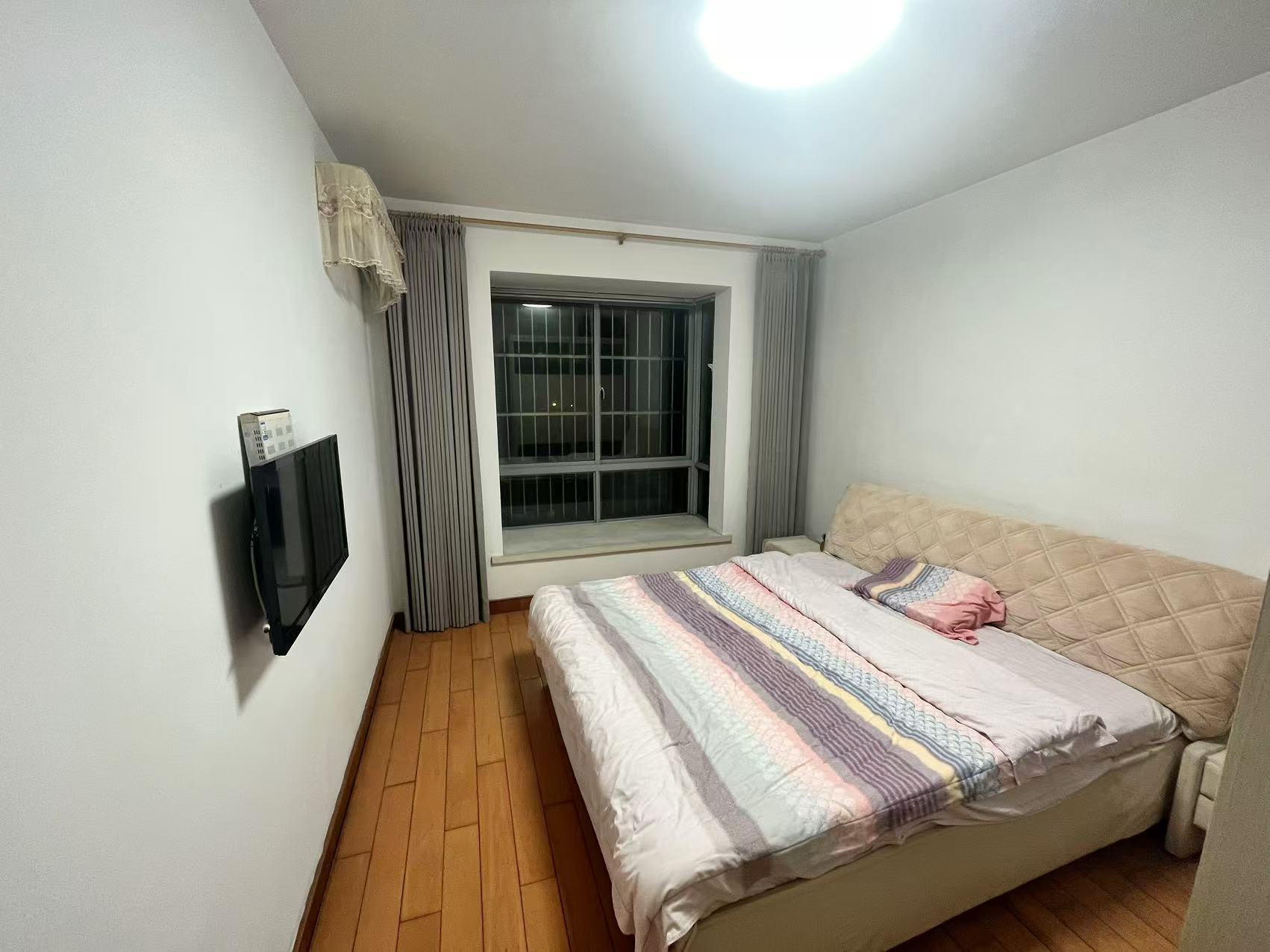紫阳新城 4室2厅2卫 153m&sup2;