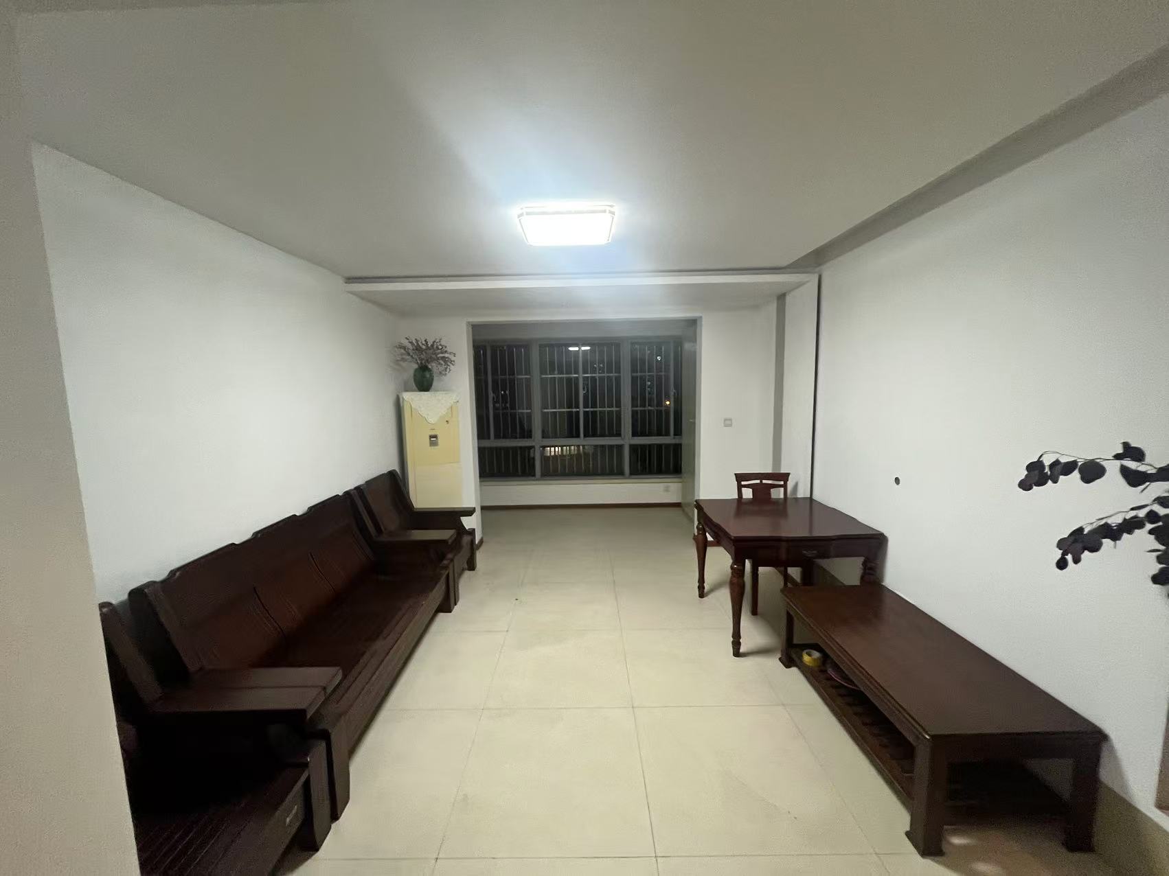 紫阳新城 4室2厅2卫 153m&sup2;