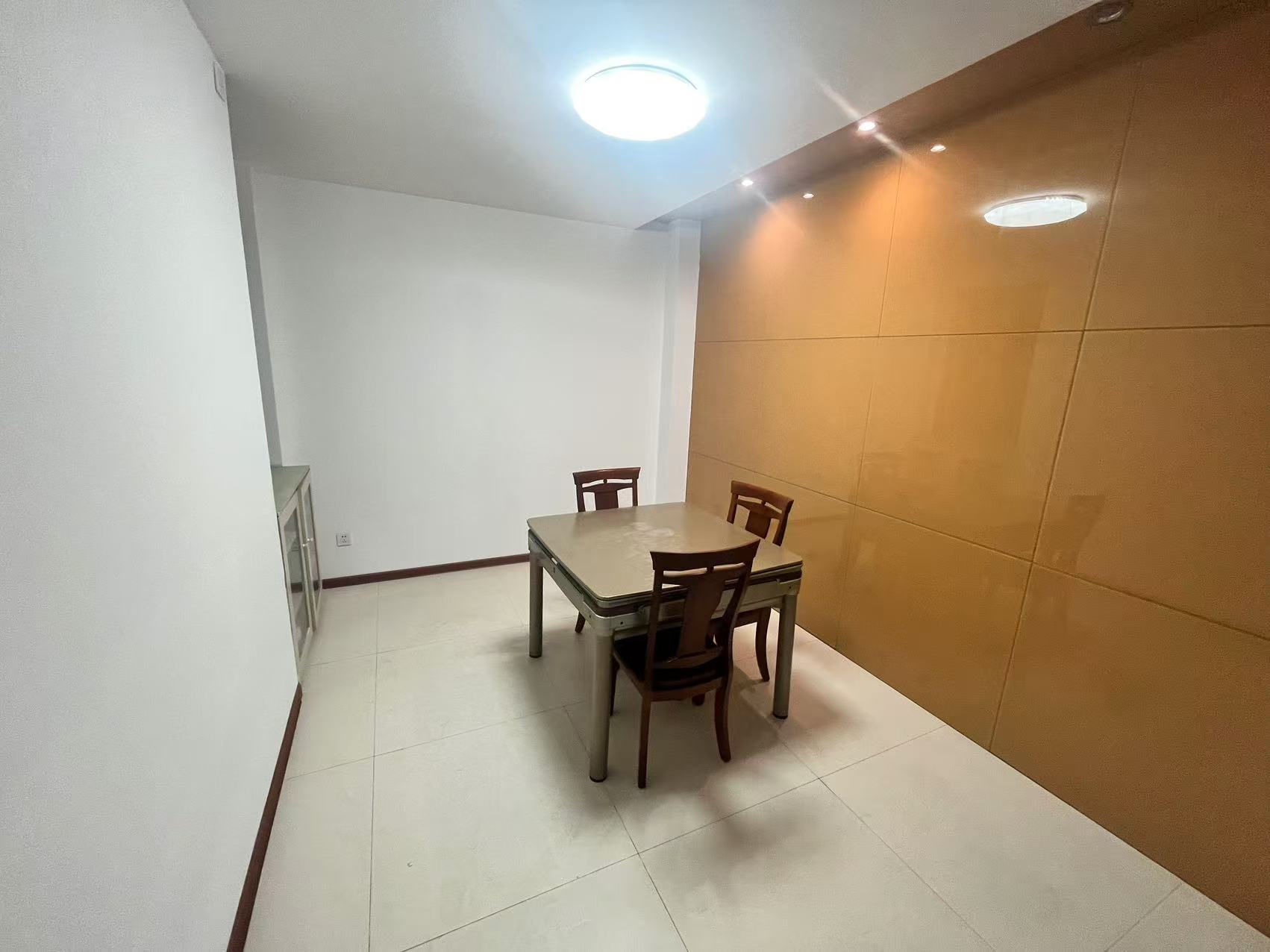 紫阳新城 4室2厅2卫 153m&sup2;