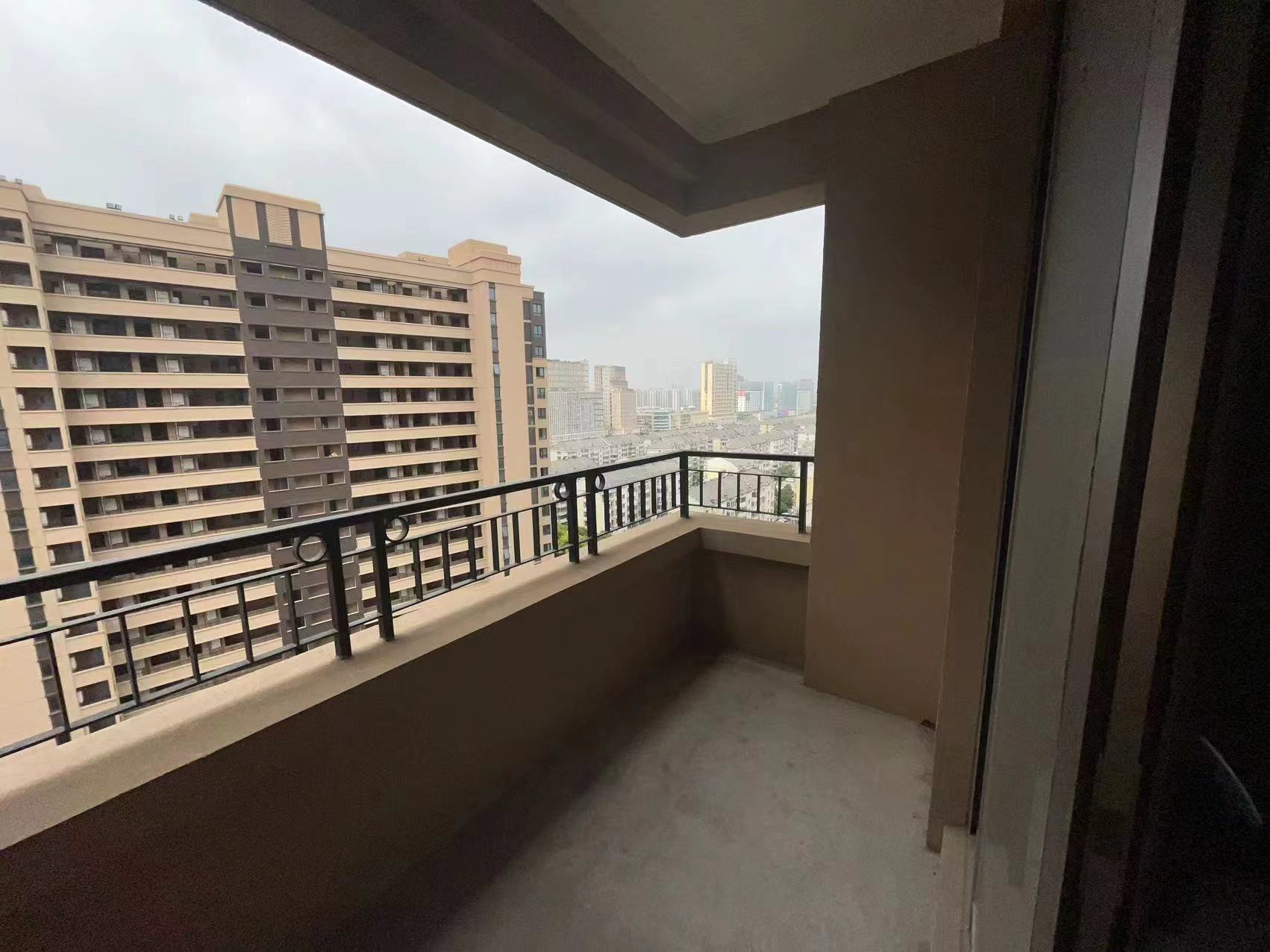 保利香槟国际 3室2厅2卫 115.02m²