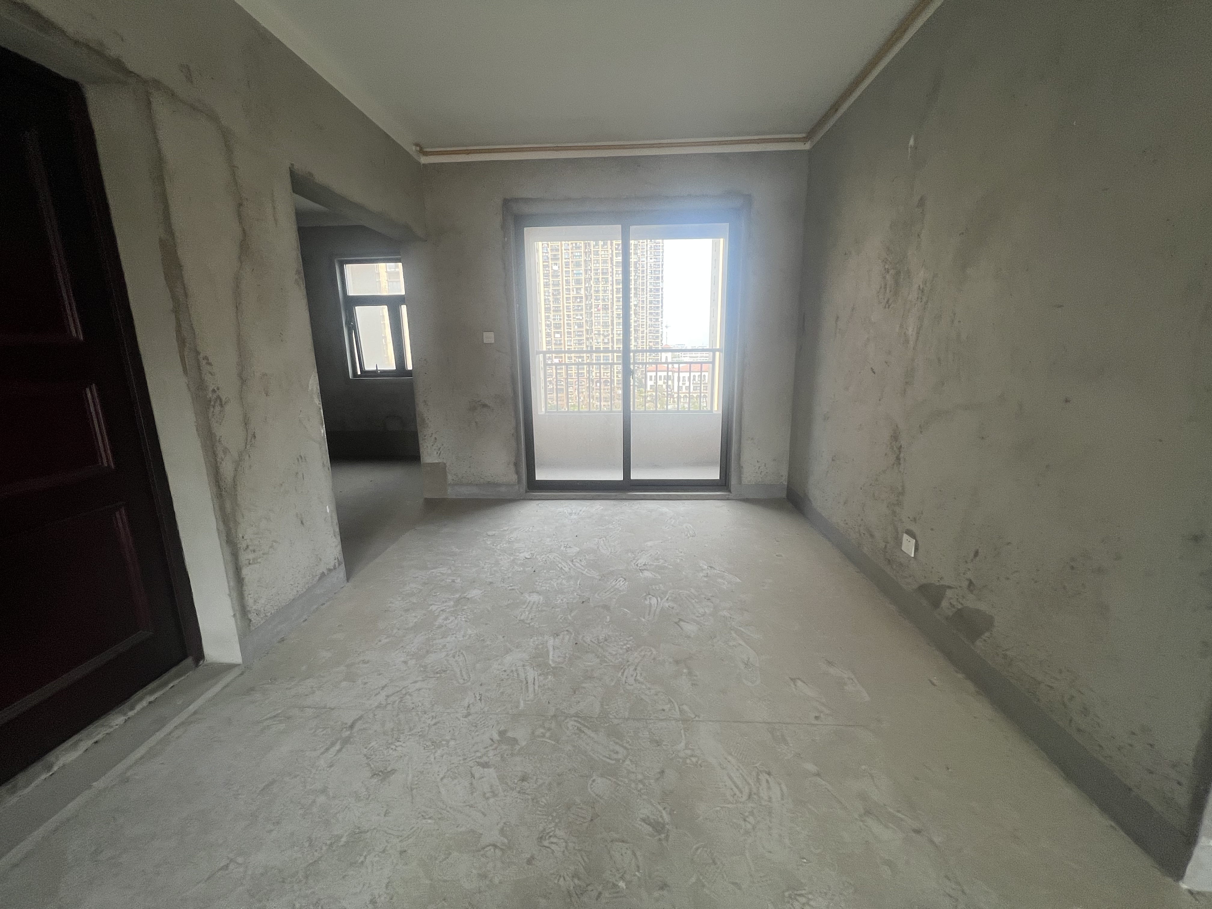 华强城四期 4室2厅2卫 142.4m²