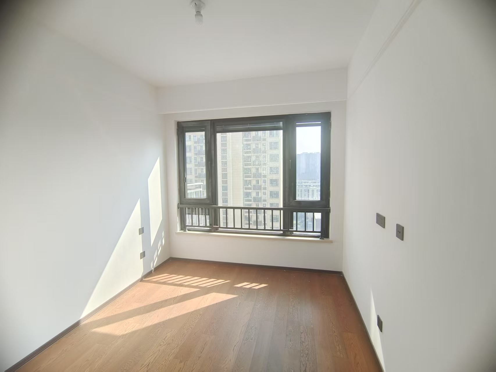 春风南岸东园 4室2厅2卫 141.5m&sup2;