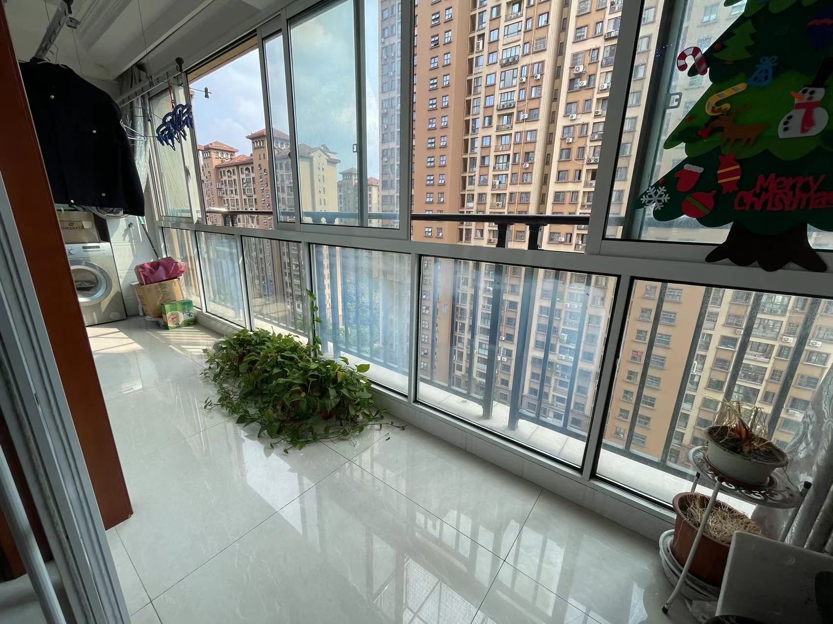 华强城一期 3室2厅1卫 101m&sup2;