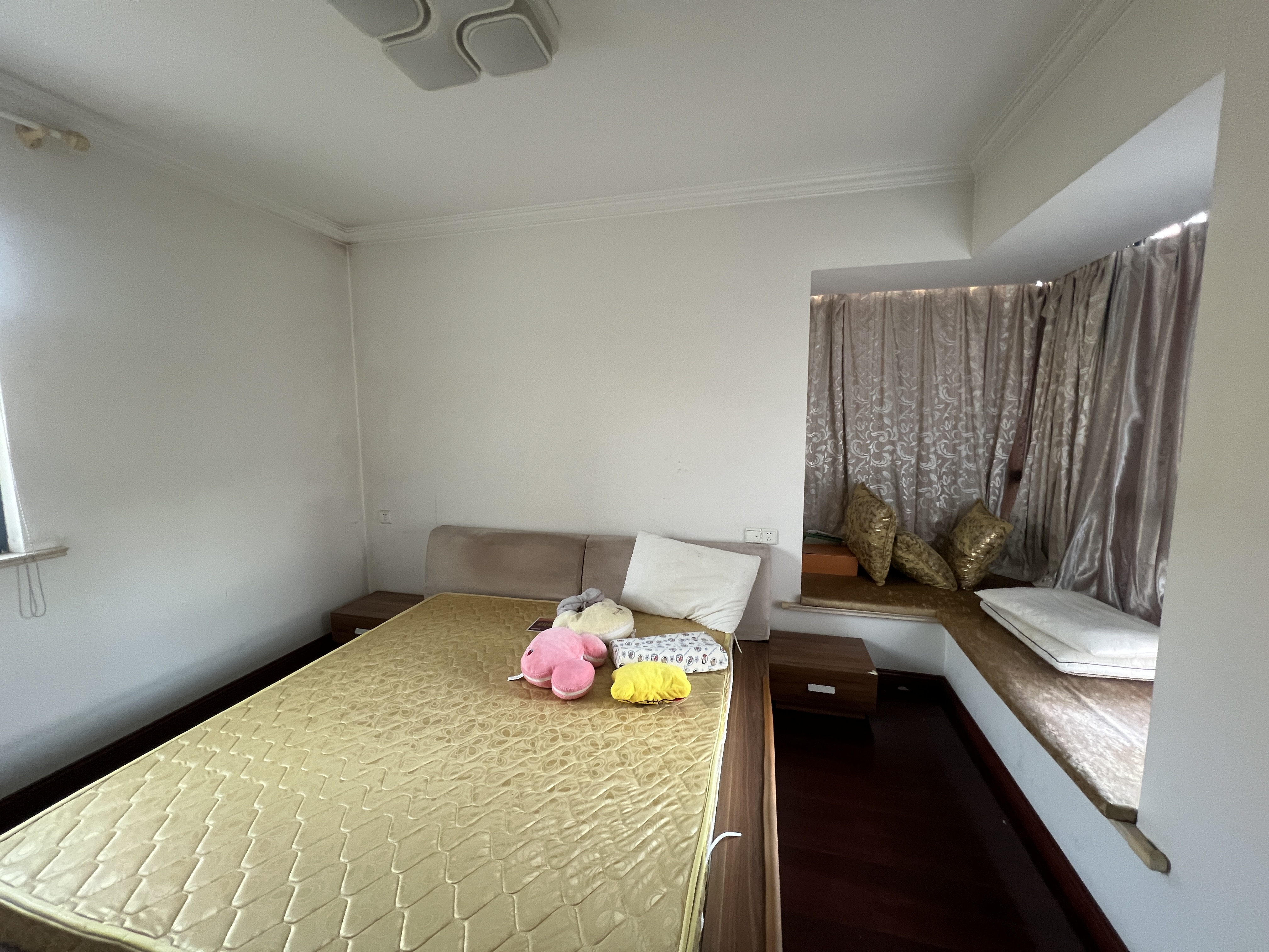 金桥人家 4室2厅2卫 142.77m&sup2;