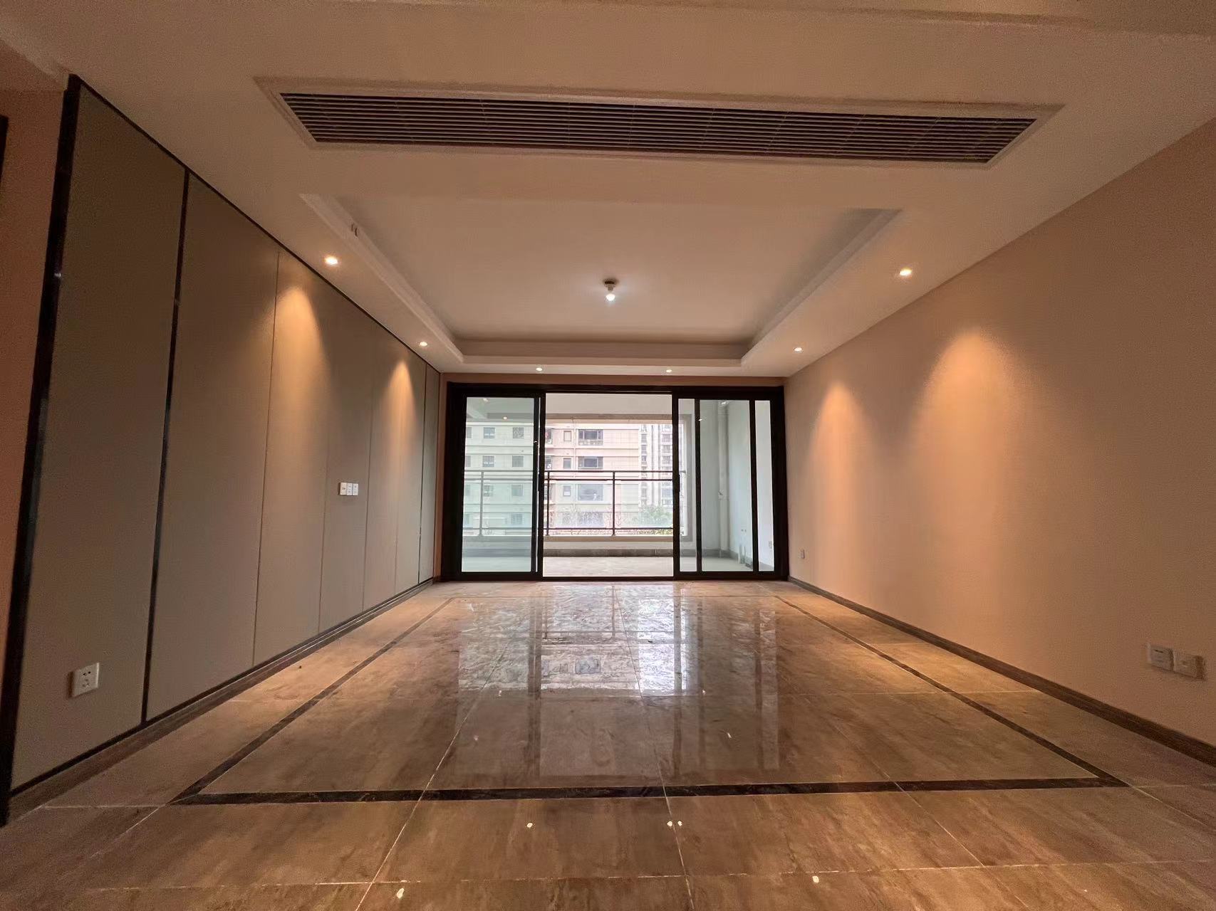 远创樾府 3室2厅2卫 121.9m²