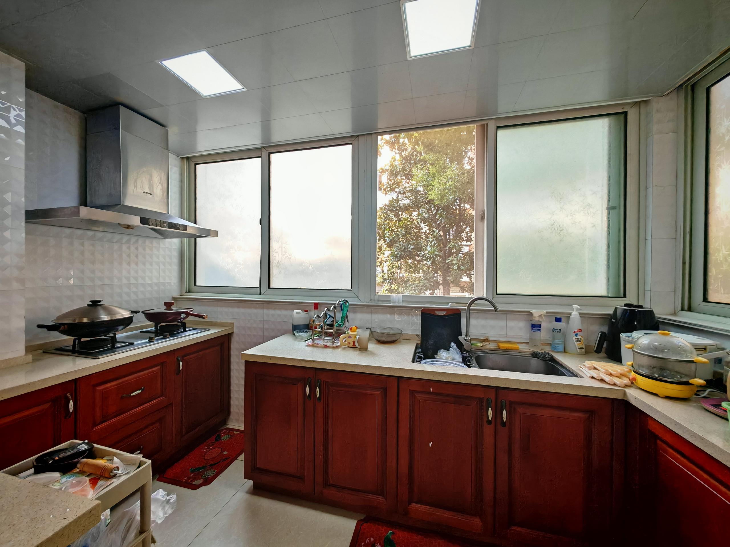 东昇花园 3室2厅2卫 134m&sup2;