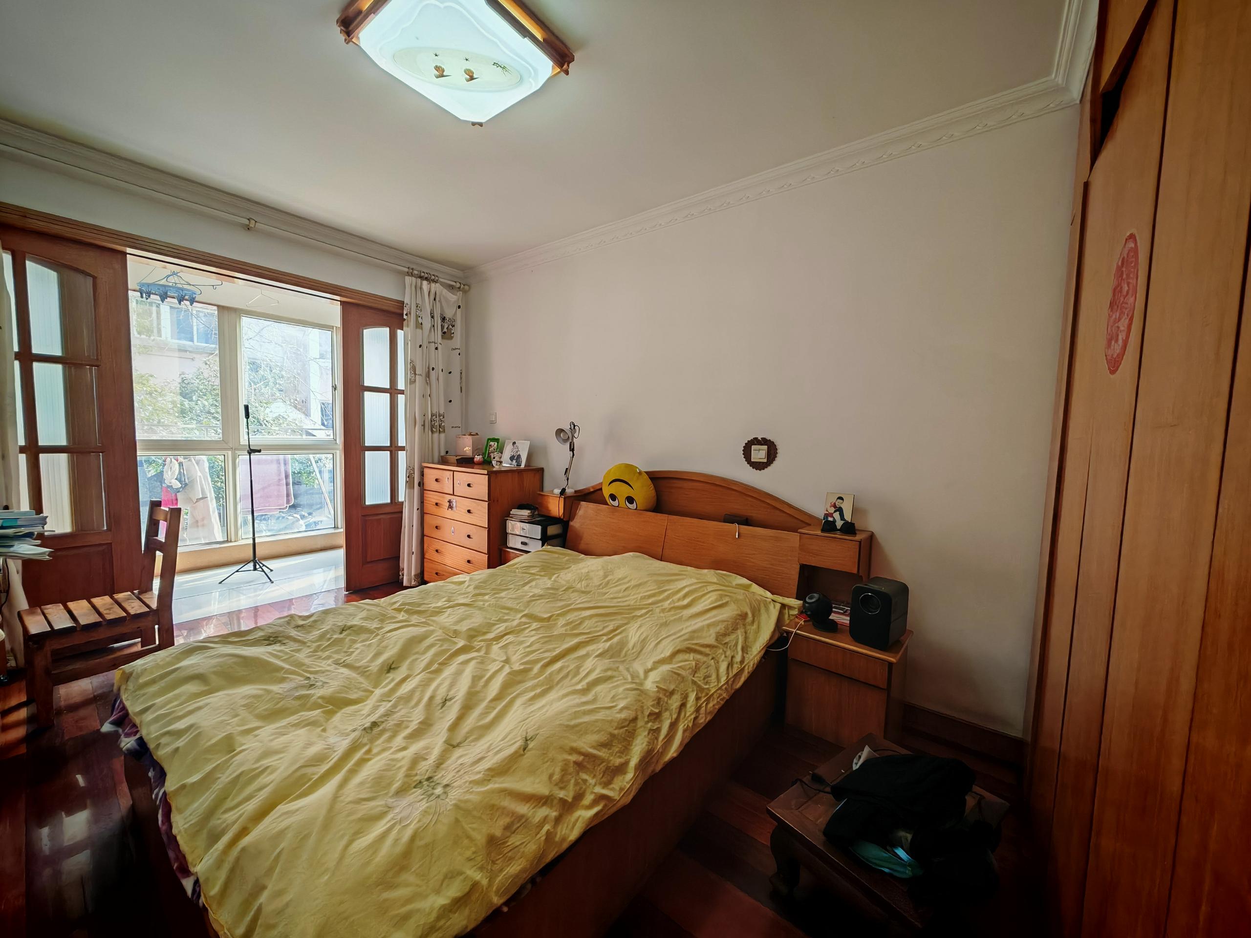 东昇花园 3室2厅2卫 134m&sup2;