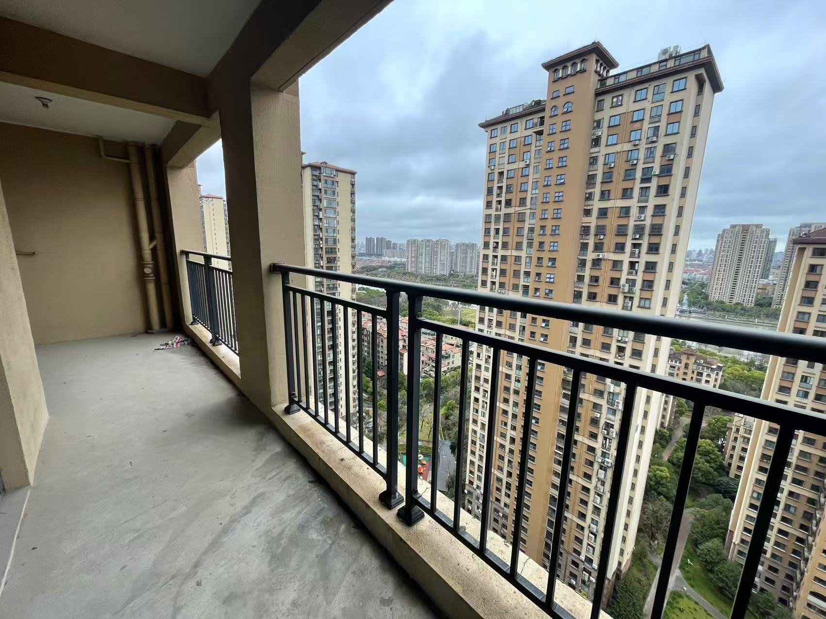 华强城 4室2厅2卫 159.6m&sup2;