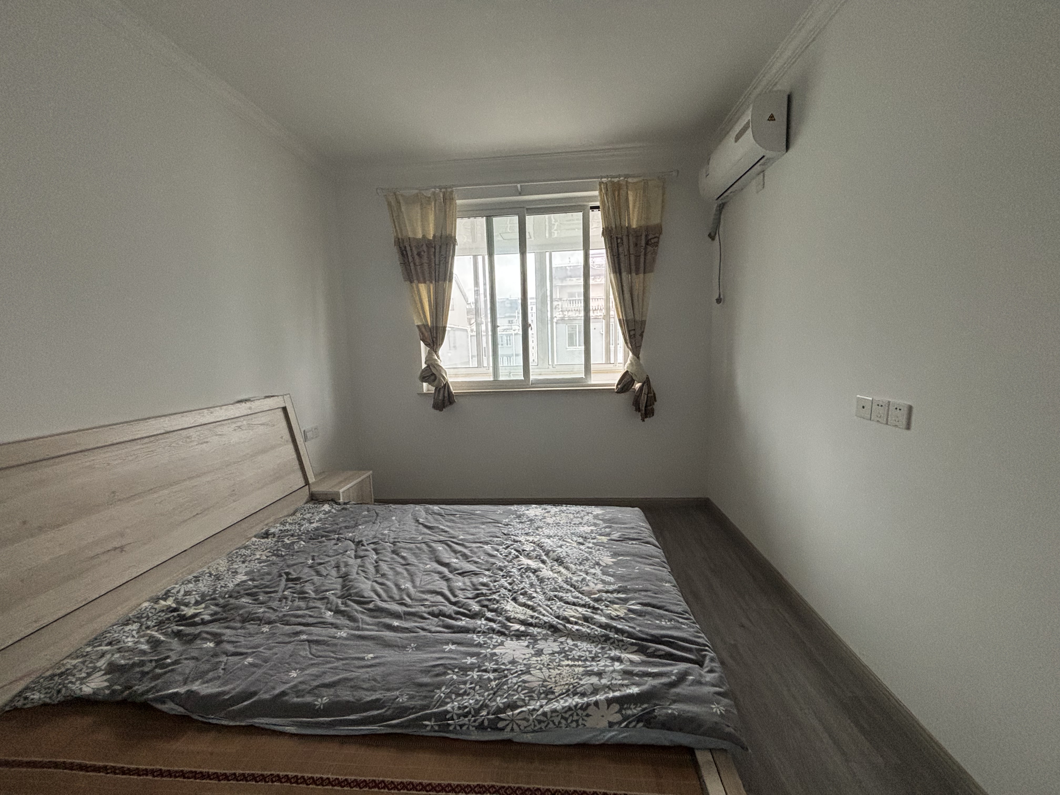 盆架桥花苑 3室2厅1卫 130.00m&sup2;