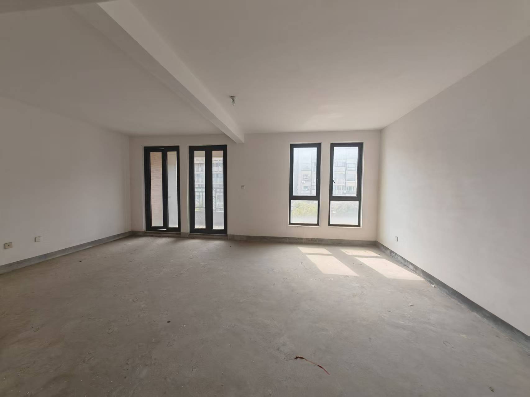 山水壹号 4室2厅2卫 235m&sup2;