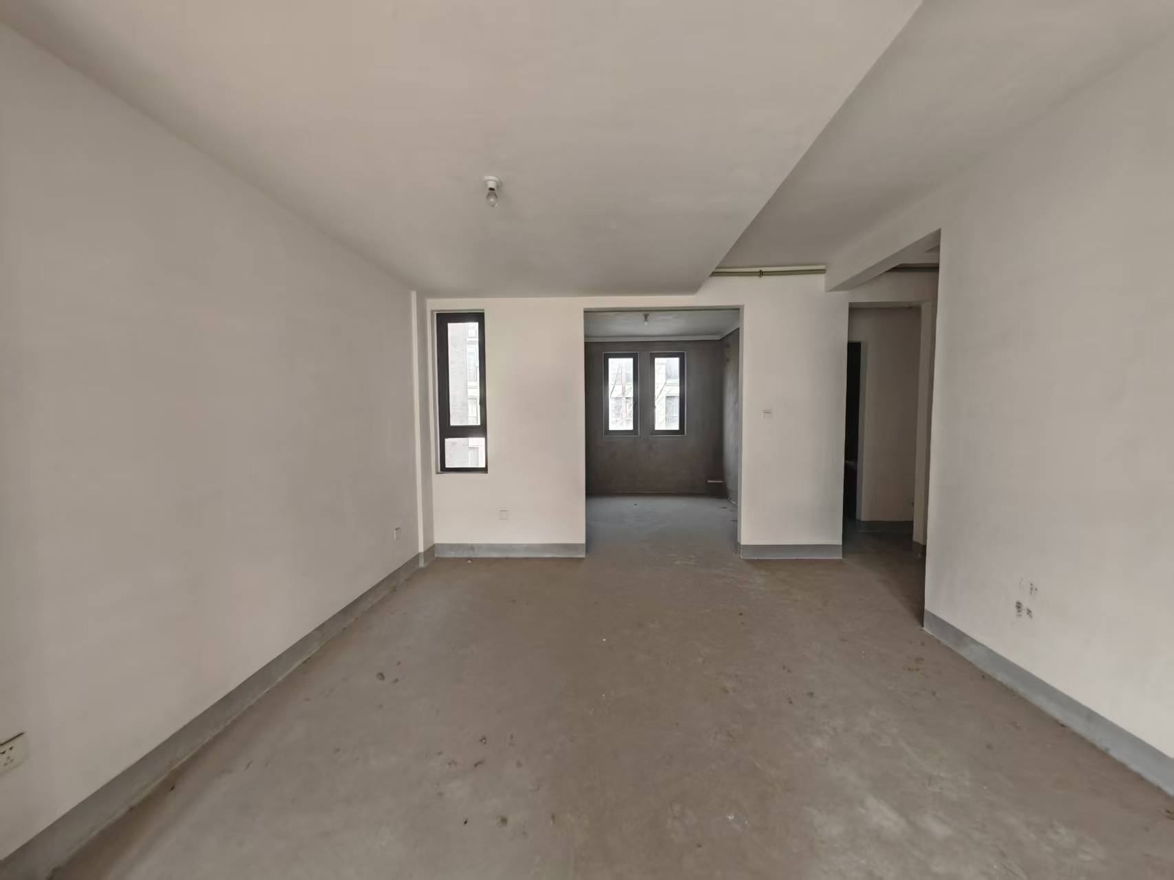 山水壹号 4室2厅2卫 235m²