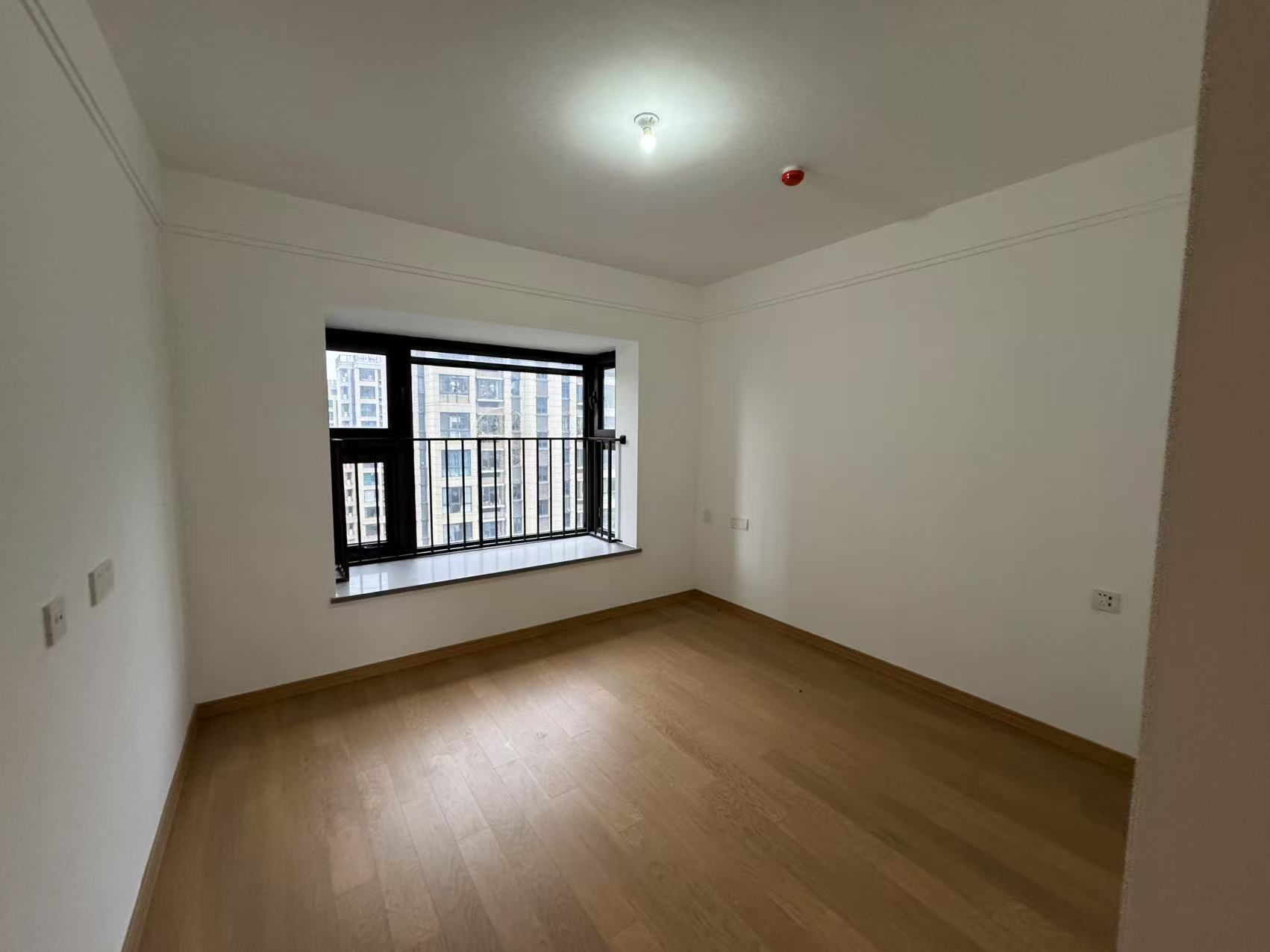 时光漫城 4室2厅2卫 125m&sup2;
