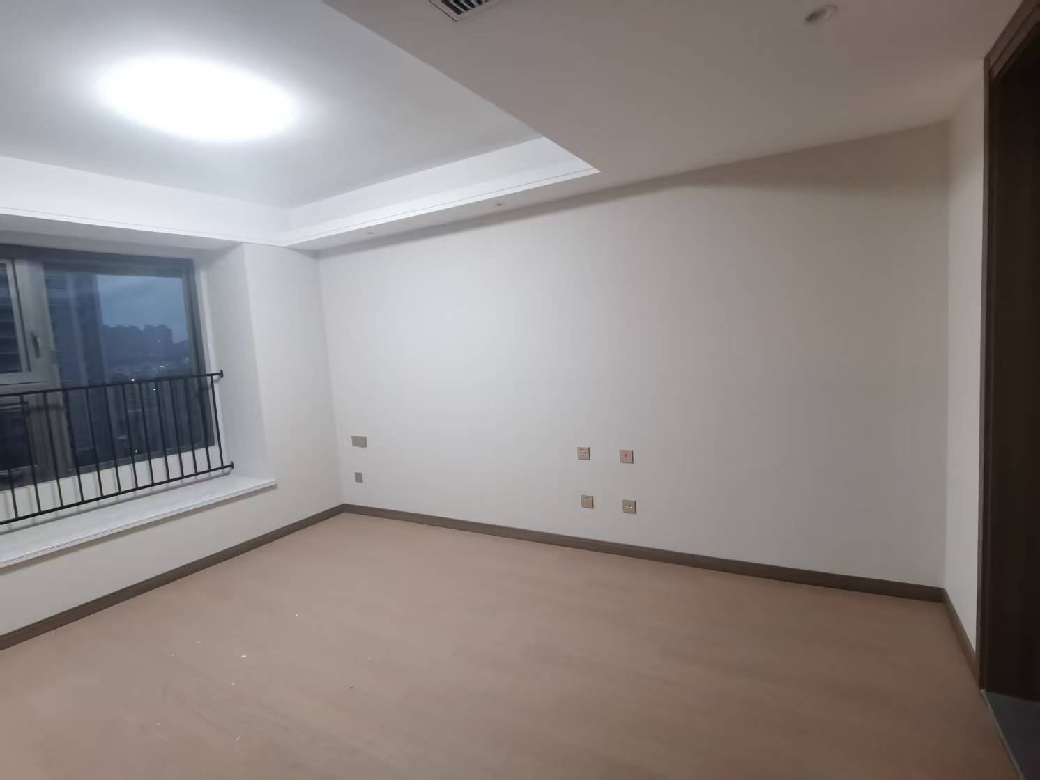 北纬31度 3室2厅2卫 118m²