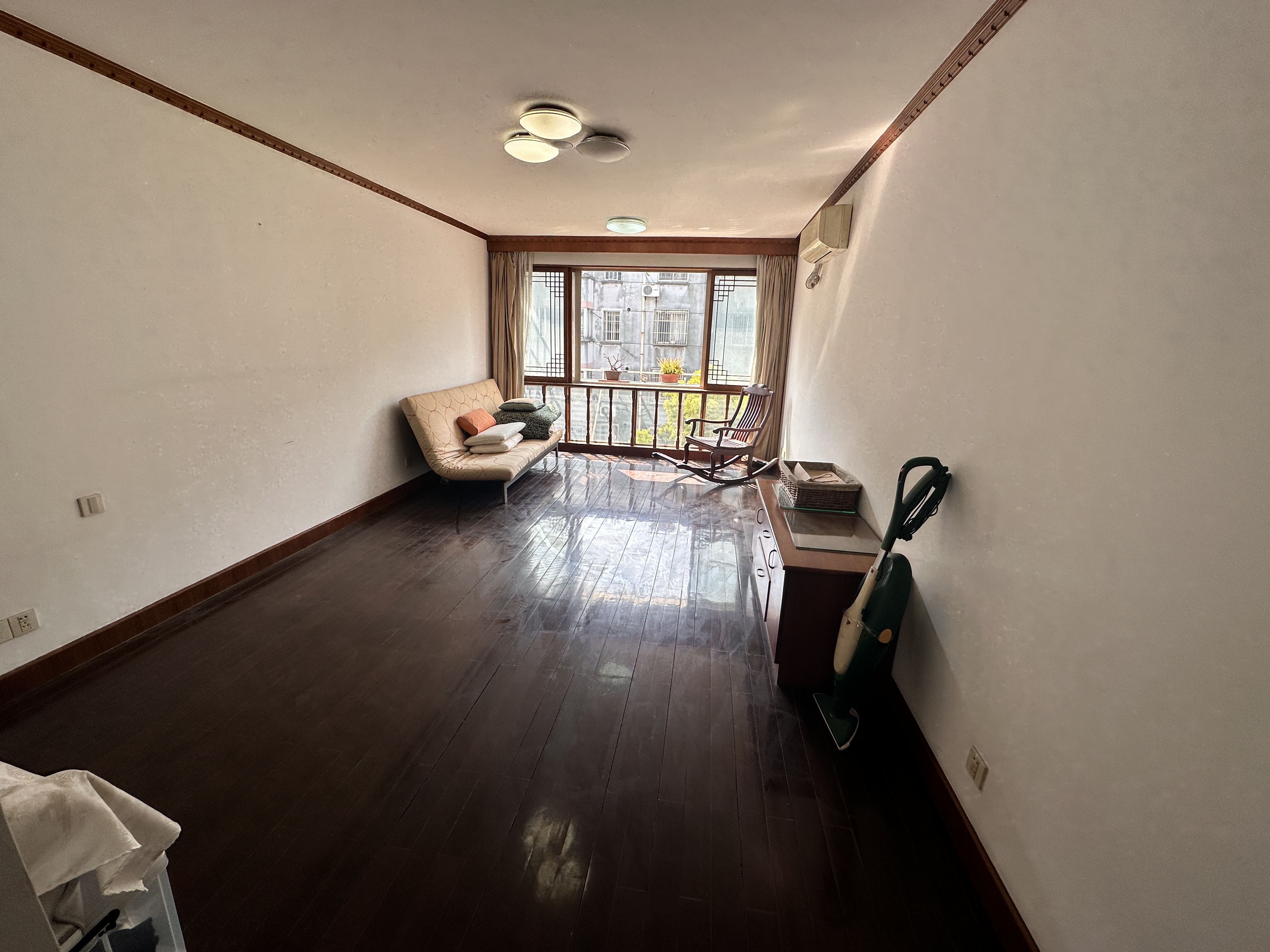 新海通花园 3室2厅2卫 150m²