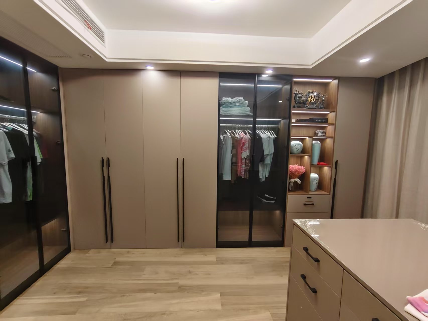 都市华城 4室2厅3卫 206.32m&sup2;