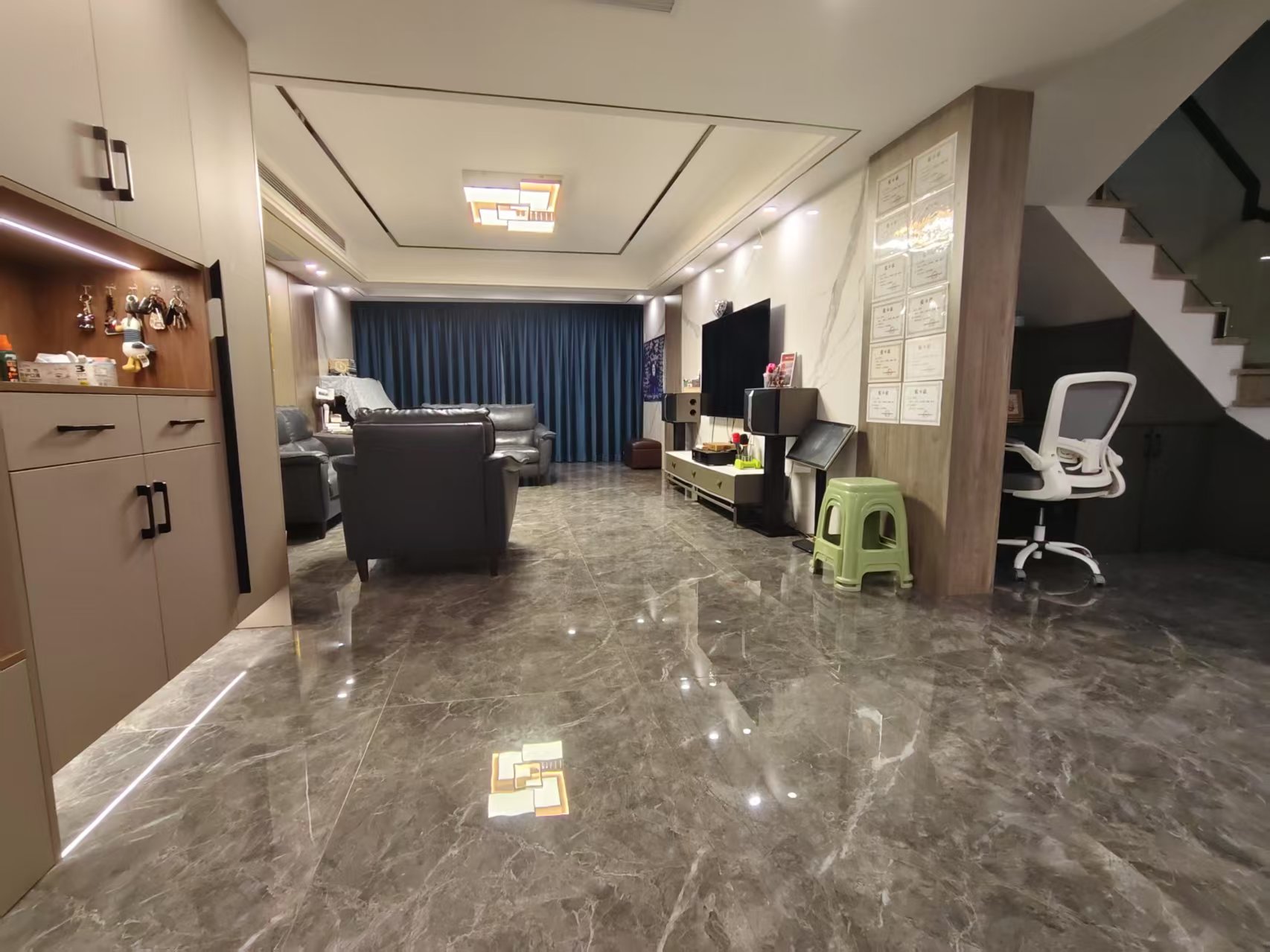 都市华城 4室2厅3卫 206.32m&sup2;