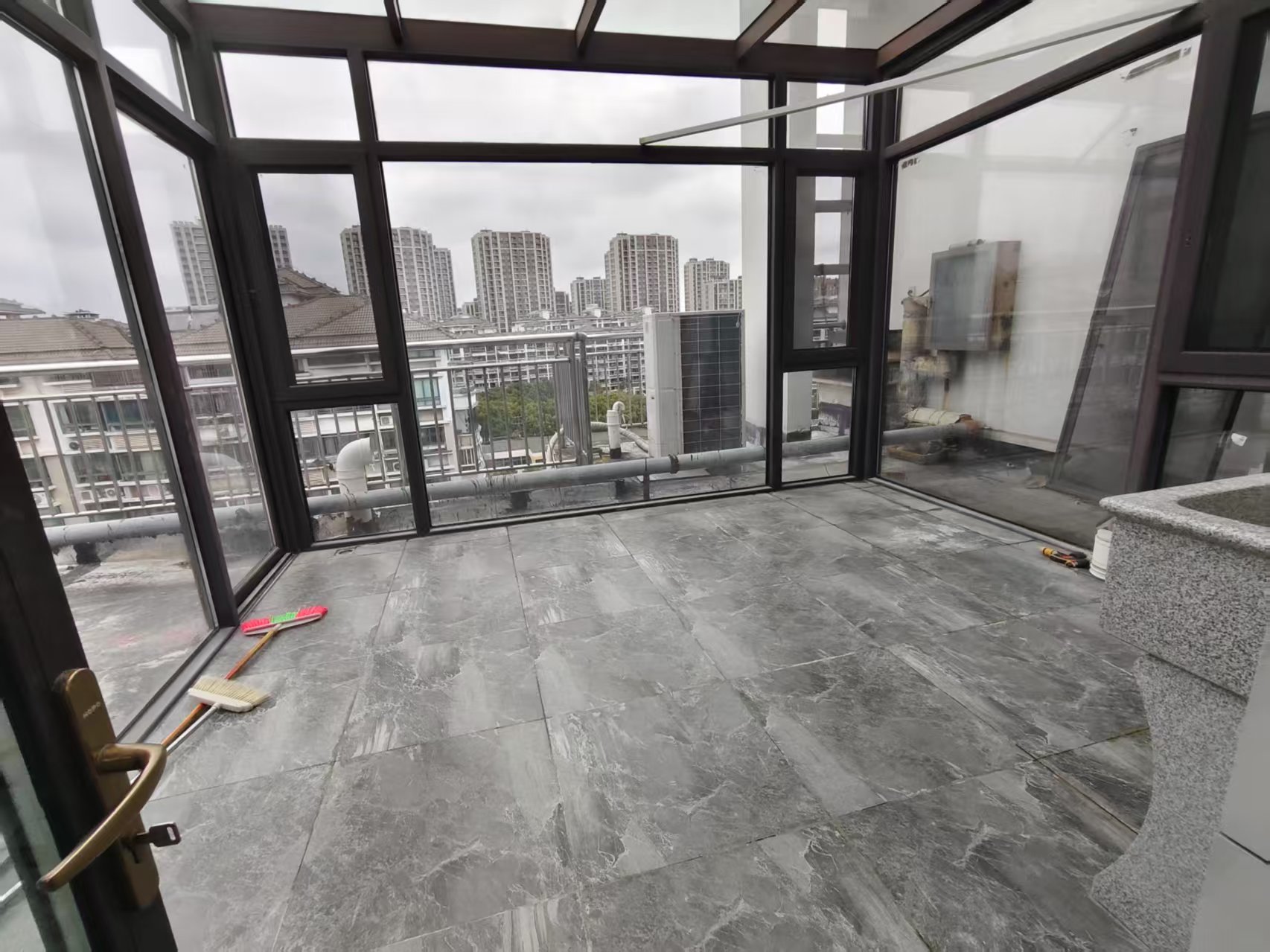 都市华城 4室2厅3卫 206.32m&sup2;