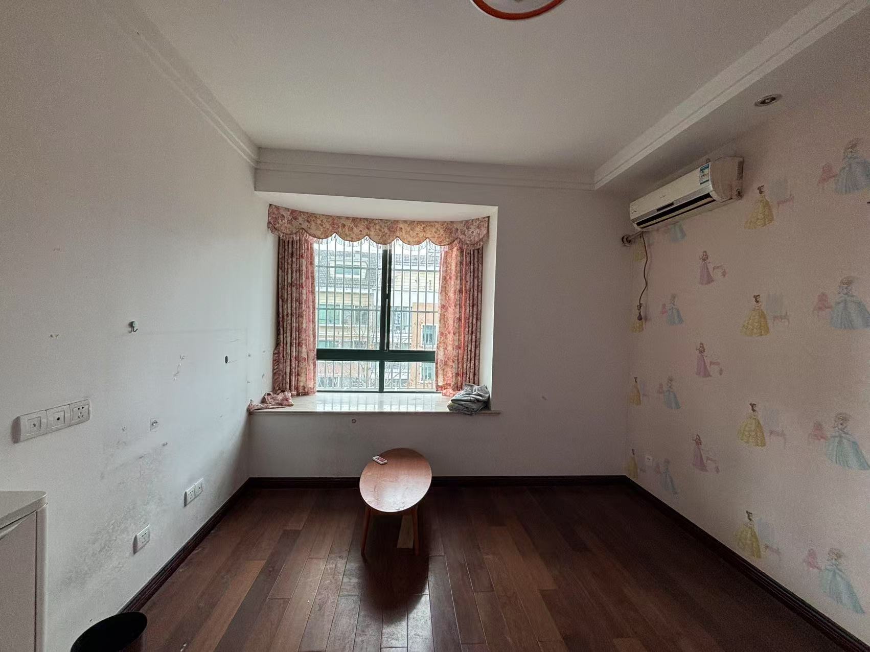 江海皇都私家花园 4室2厅2卫 146m&sup2;