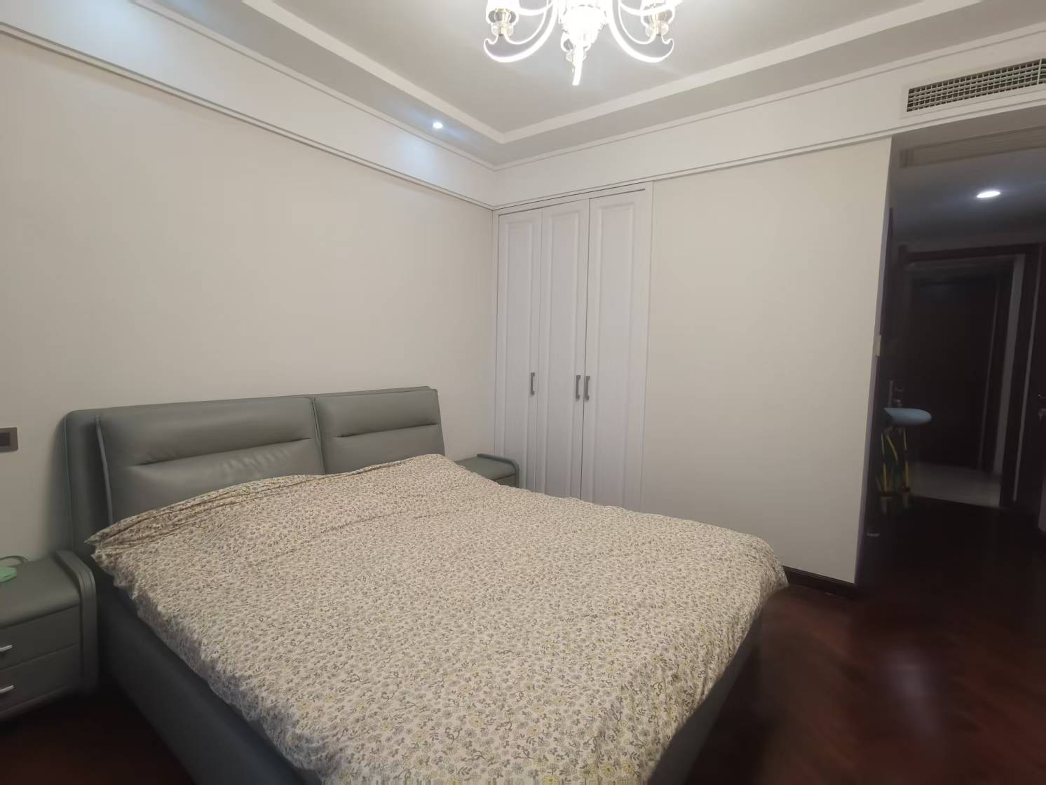 圆融广场公馆 3室2厅2卫 143m&sup2;
