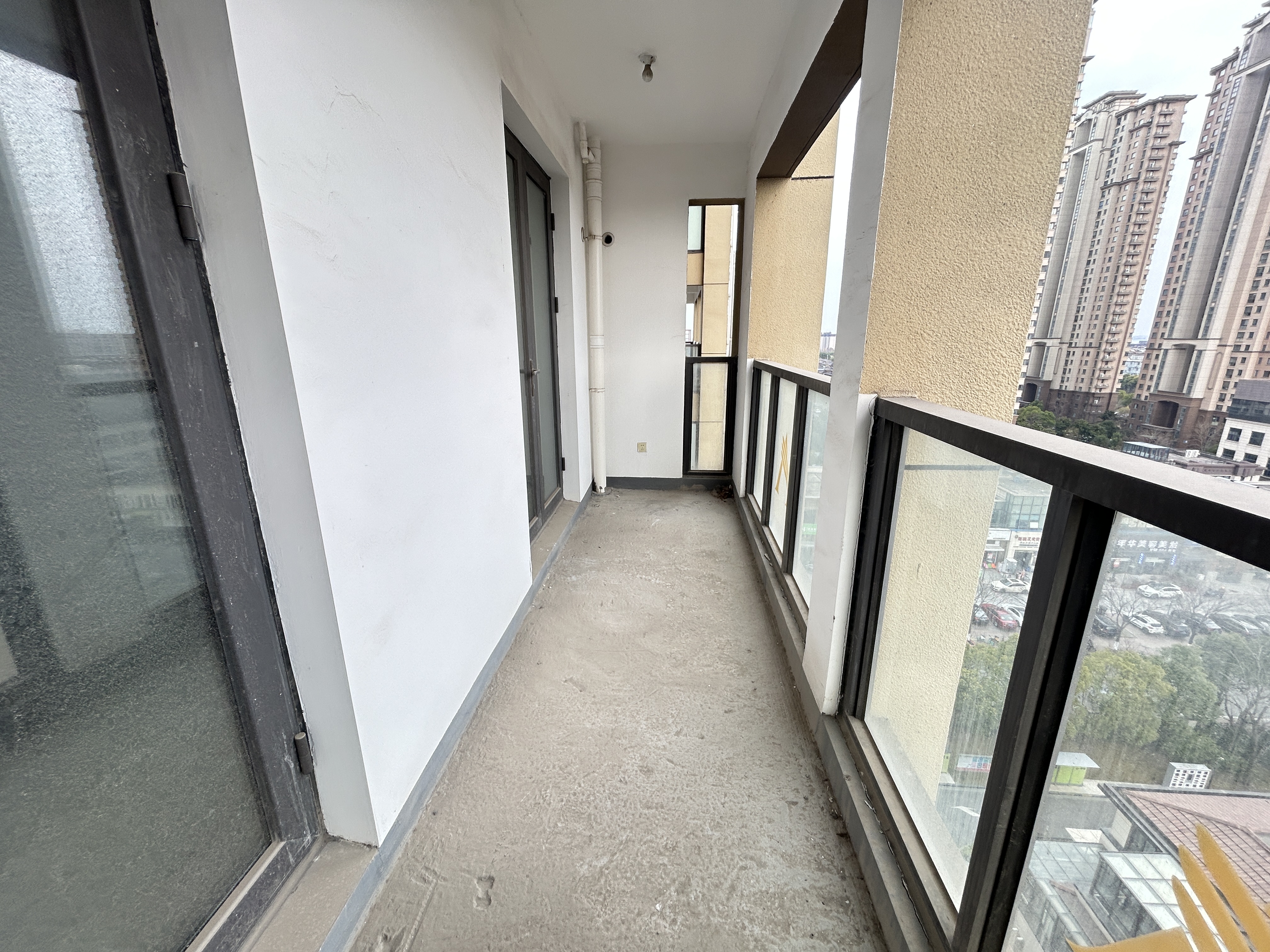 新瑞文化翡翠园 3室2厅2卫 144m²