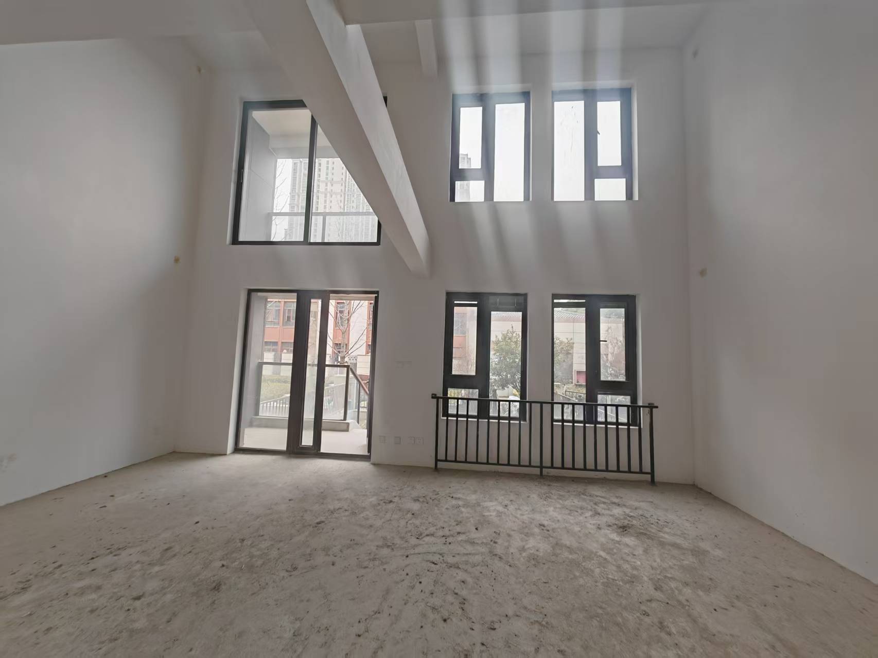 云樾东方 3室3厅2卫 160.00m²