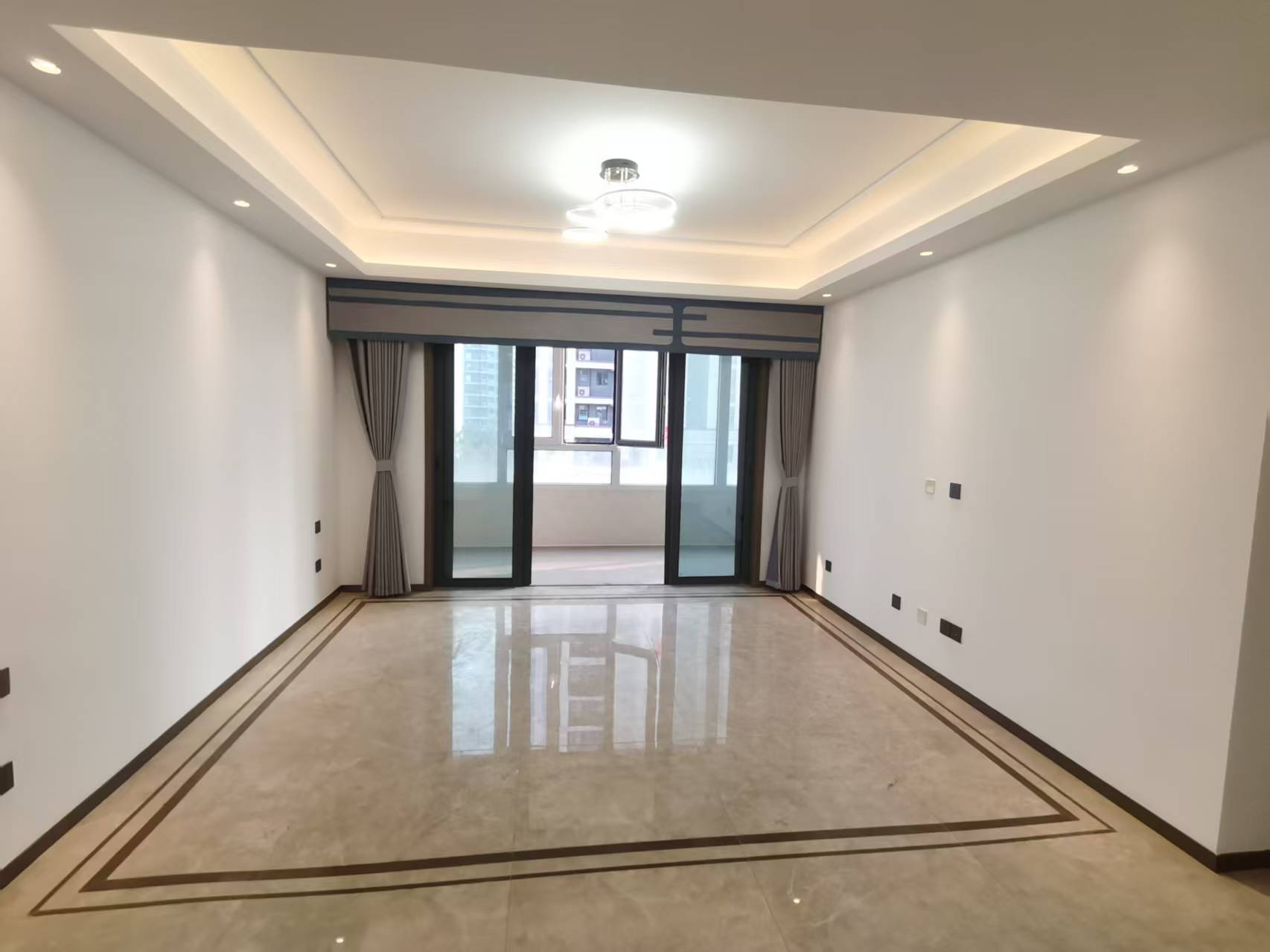 都会沁园 4室2厅2卫 151.8m²