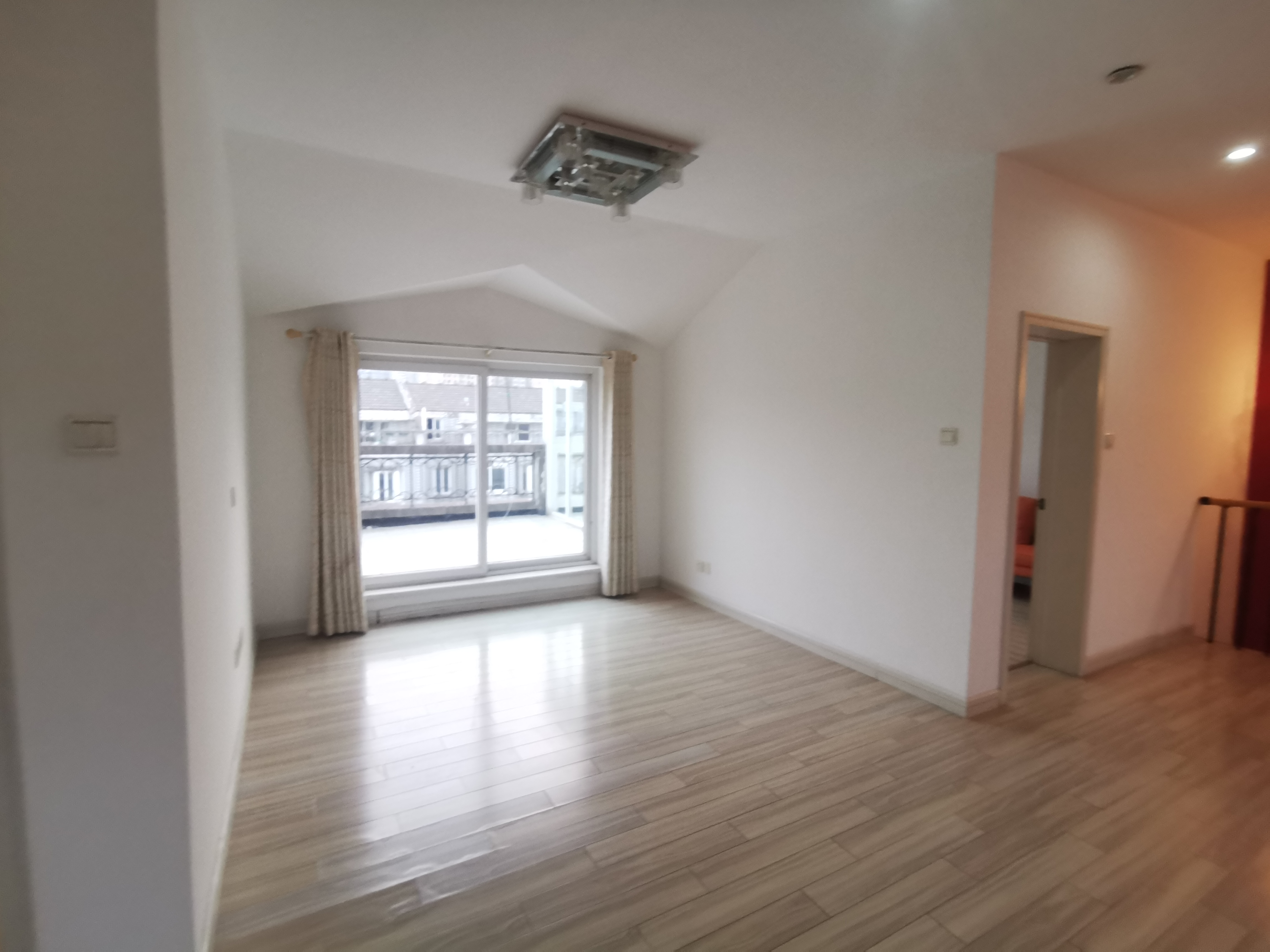 小石桥花苑 5室3厅2卫 183.84m²