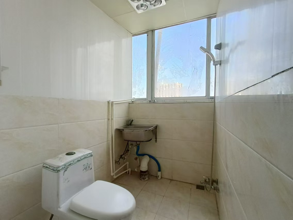 永和佳苑东区 5室2厅2卫 130m&sup2;