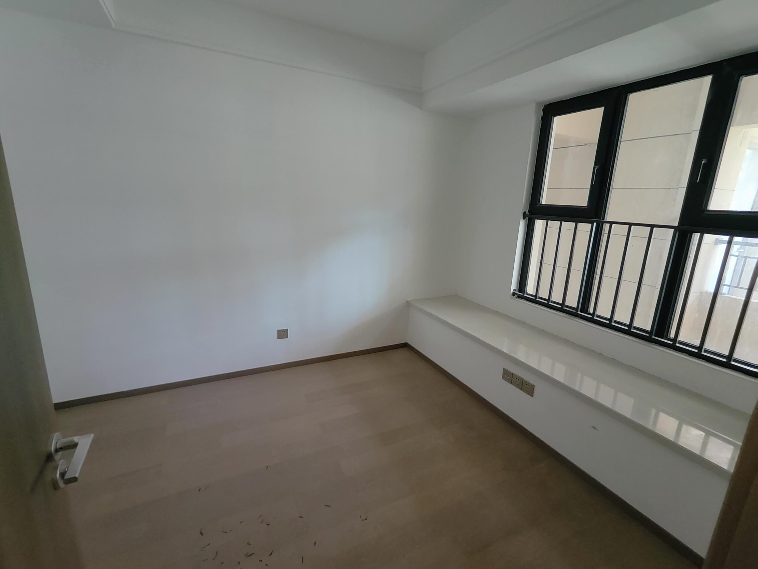 华禧铭苑 3室2厅1卫 102m&sup2;