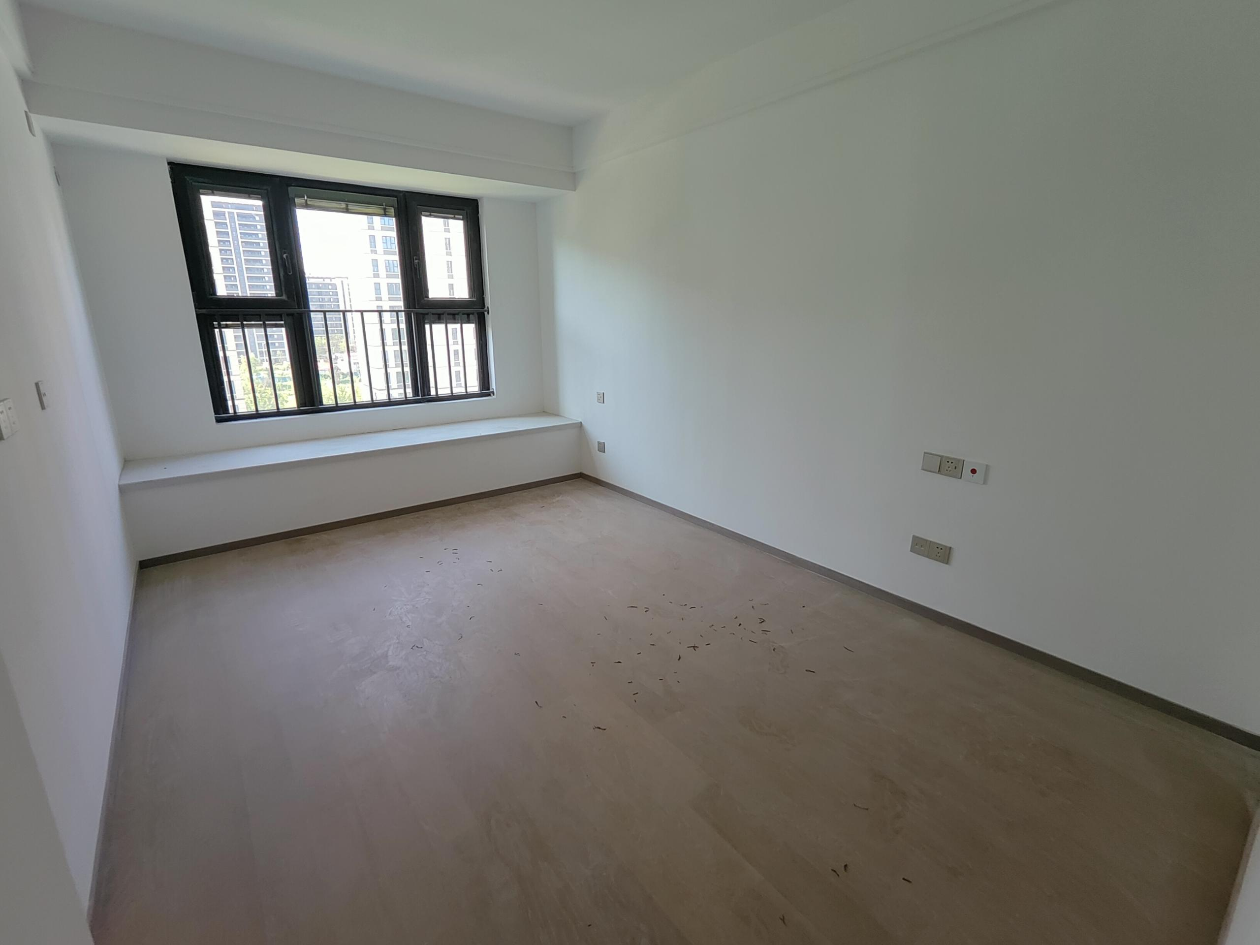 华禧铭苑 3室2厅1卫 102m&sup2;