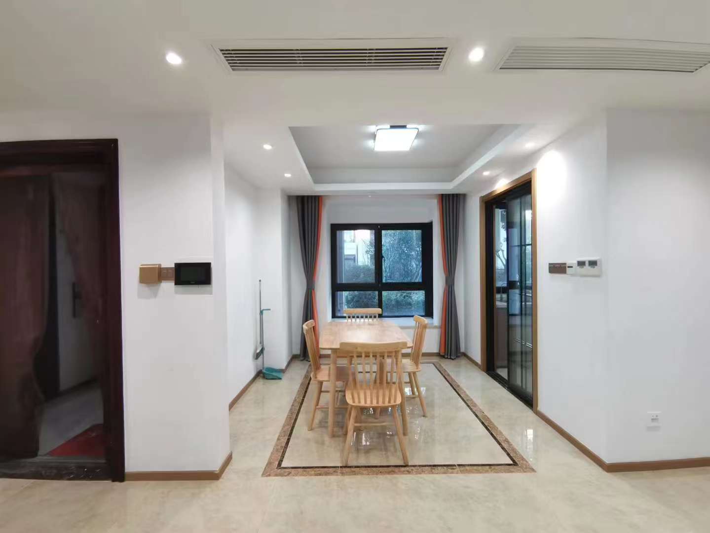 林肯公园 4室2厅2卫 123m&sup2;
