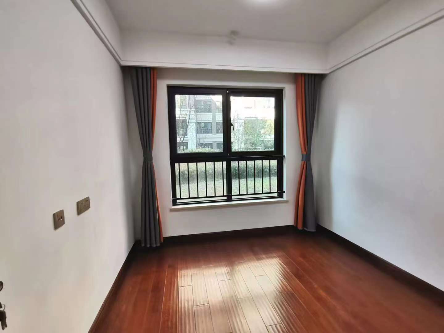 林肯公园 4室2厅2卫 123m&sup2;