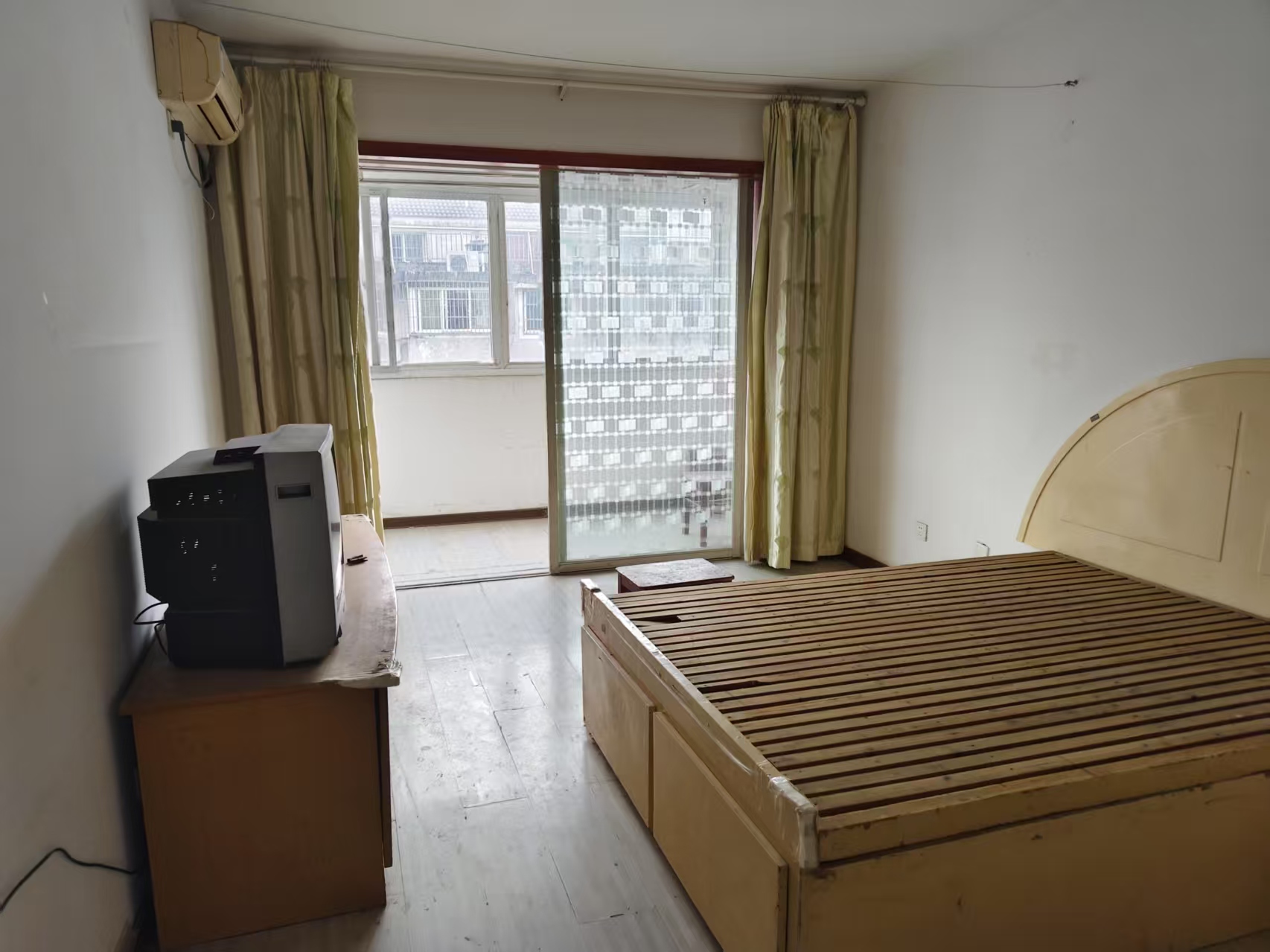虹桥新苑东区 4室2厅2卫 128m&sup2;