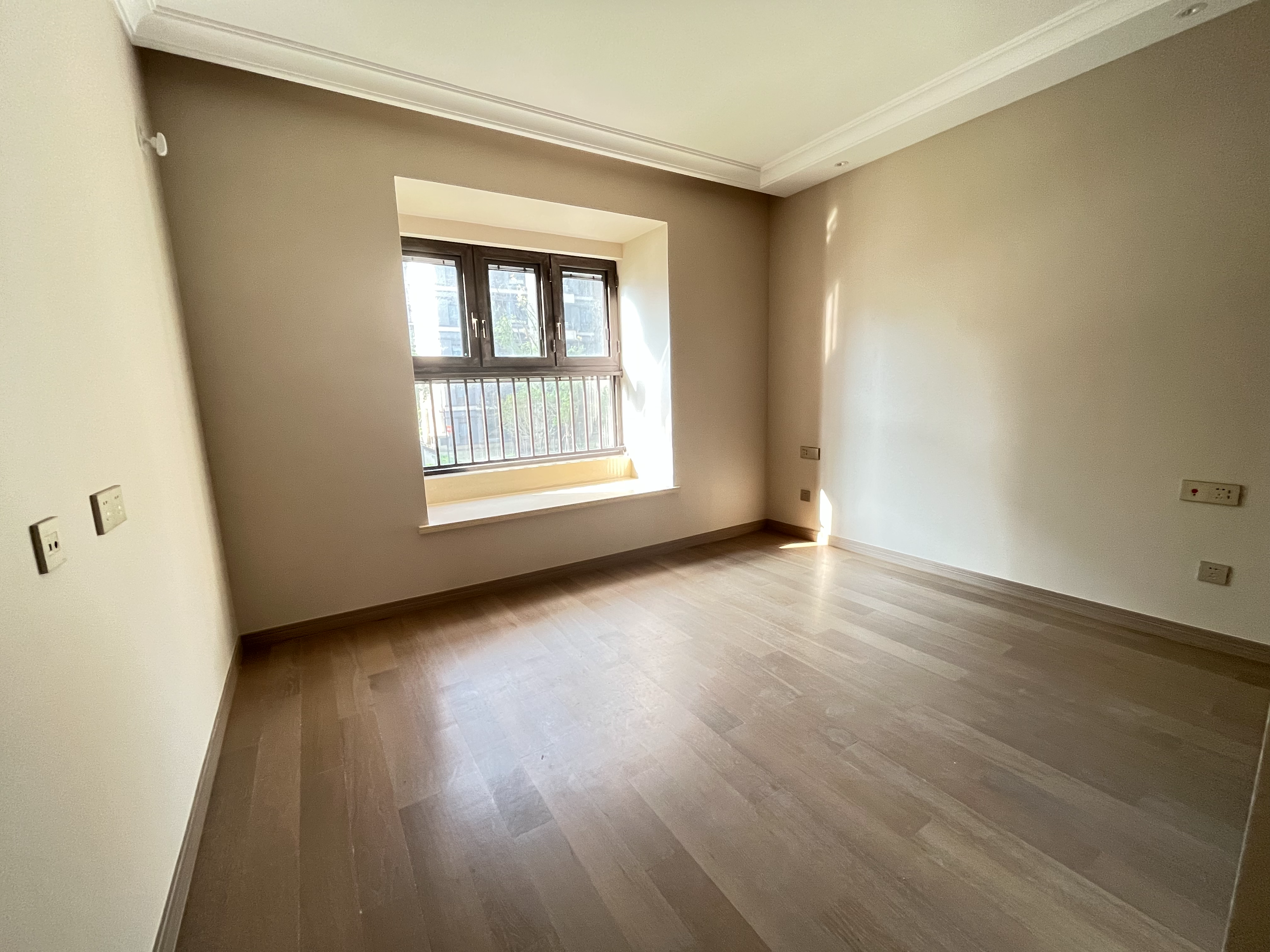 静海府 3室2厅2卫 129m²