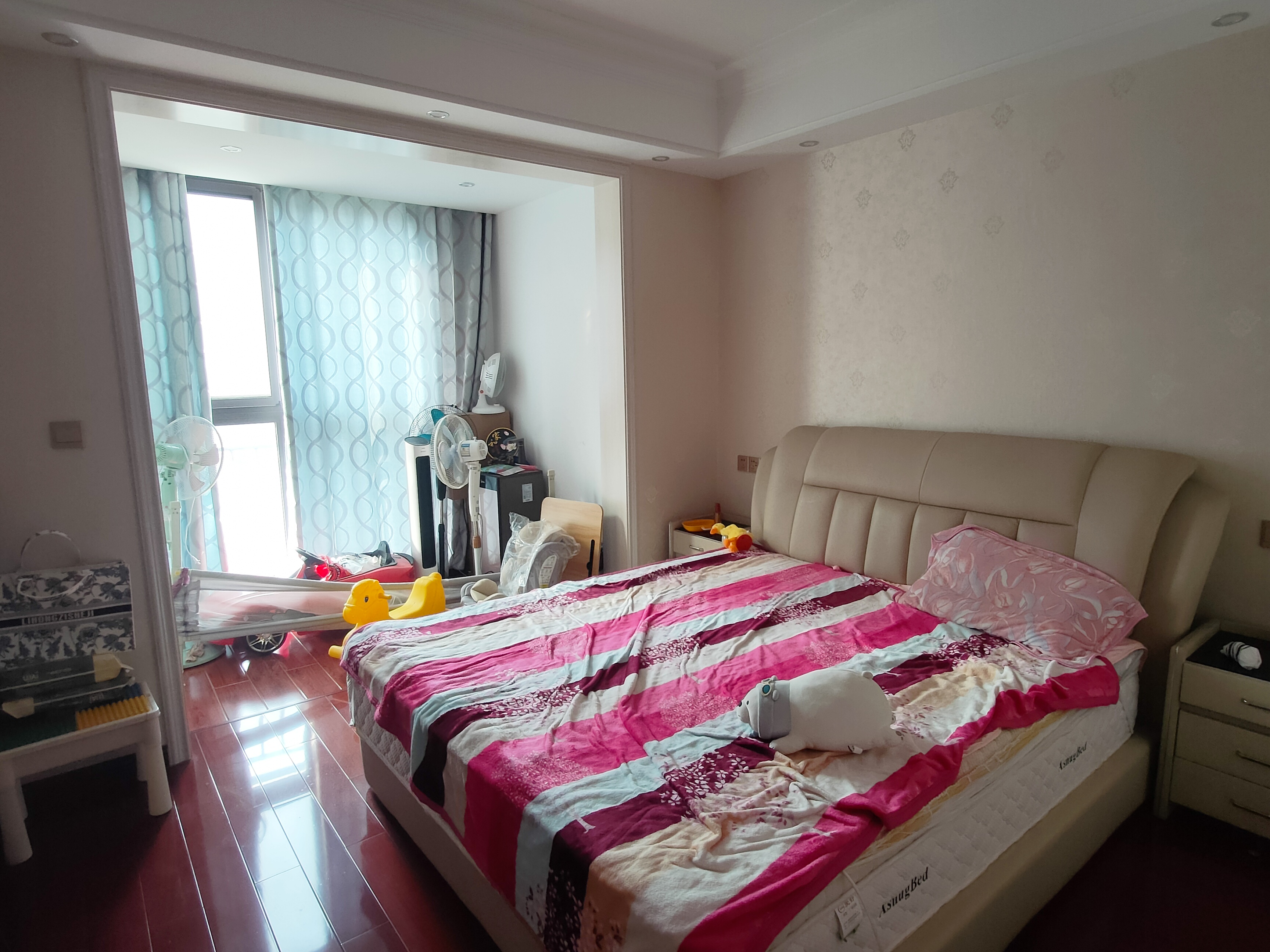 盛和花半里 4室2厅2卫 180m&sup2;