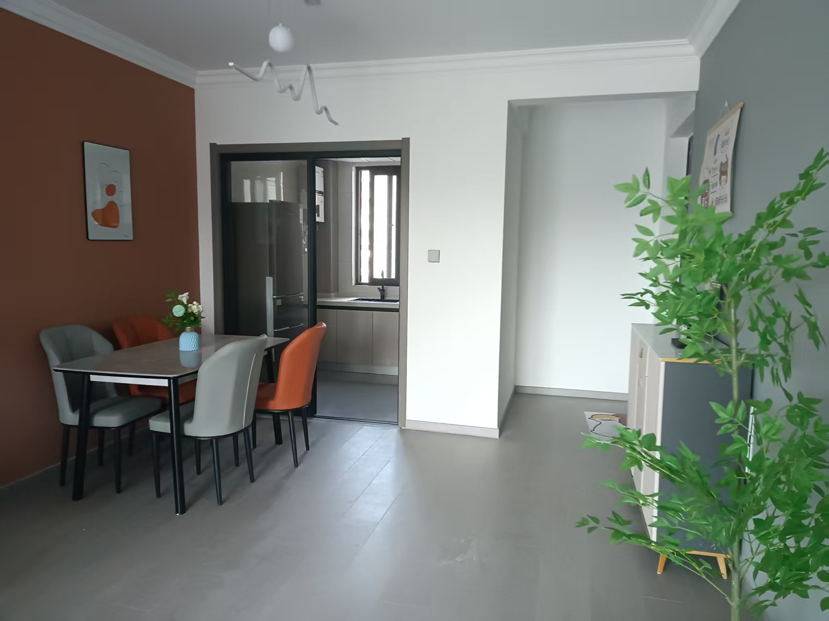 东时区 3室2厅1卫 100m²