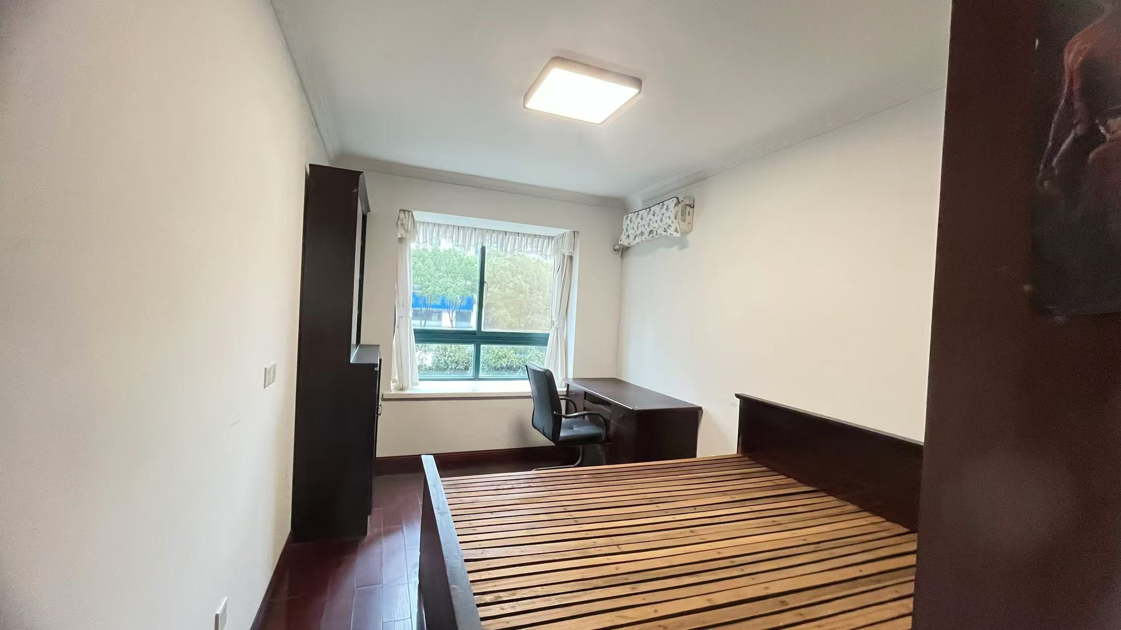 都市华城 3室2厅2卫 141m&sup2;